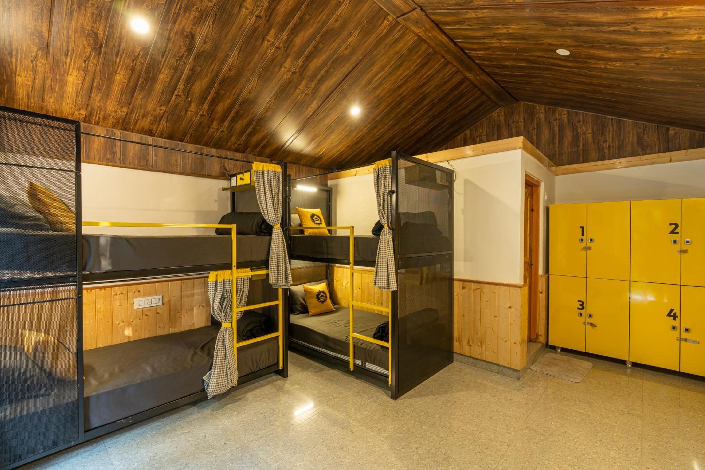 Deluxe - Bed In 4 Bed Mixed Dormitory photo 1