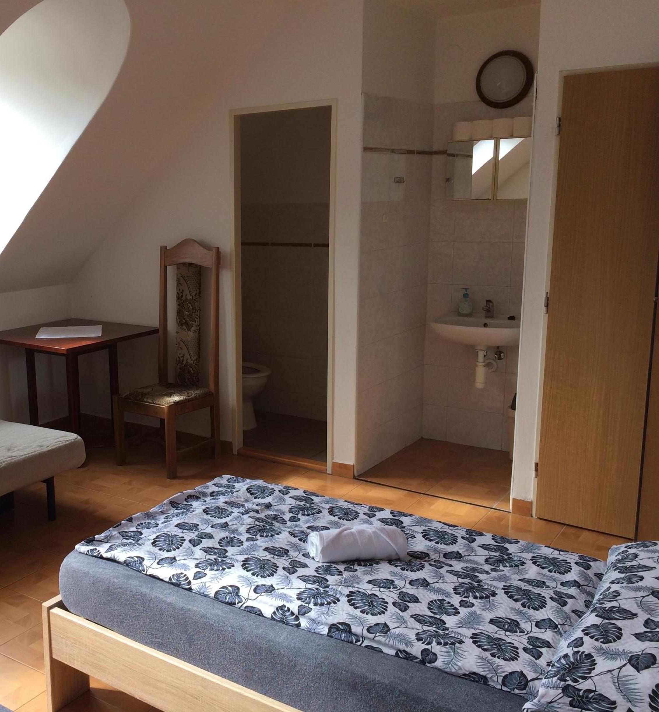 Twin Room with Bathroom photo 3