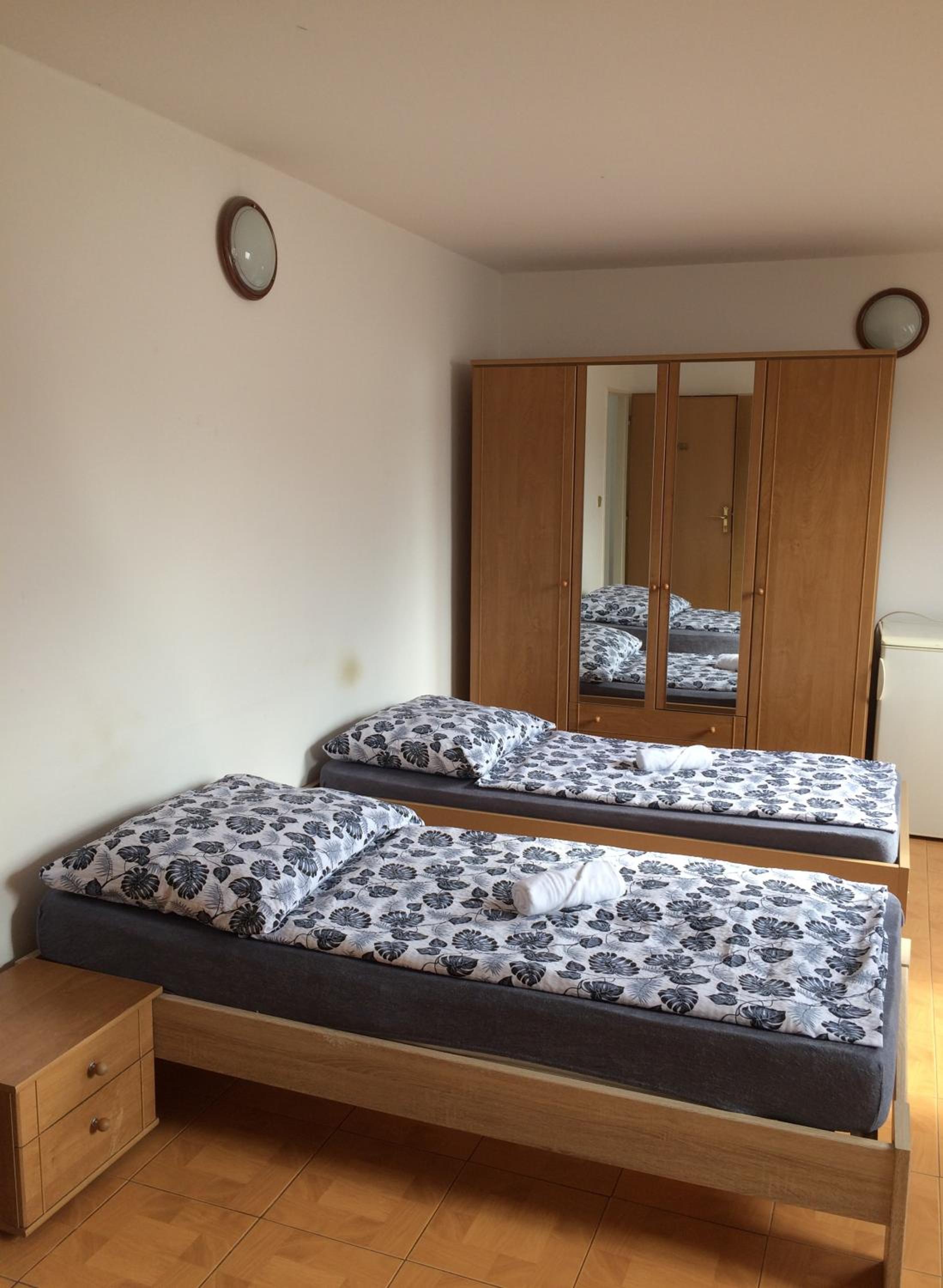 Twin Room with Bathroom photo 2