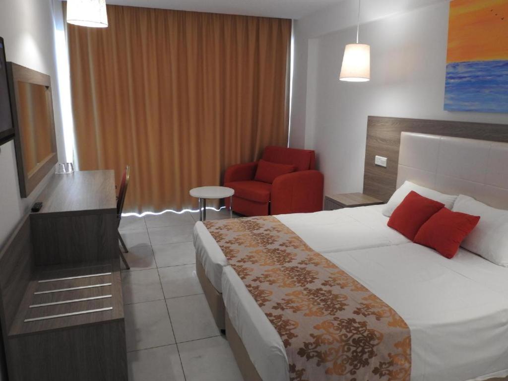 Standard Room with Sea View - Photo 1