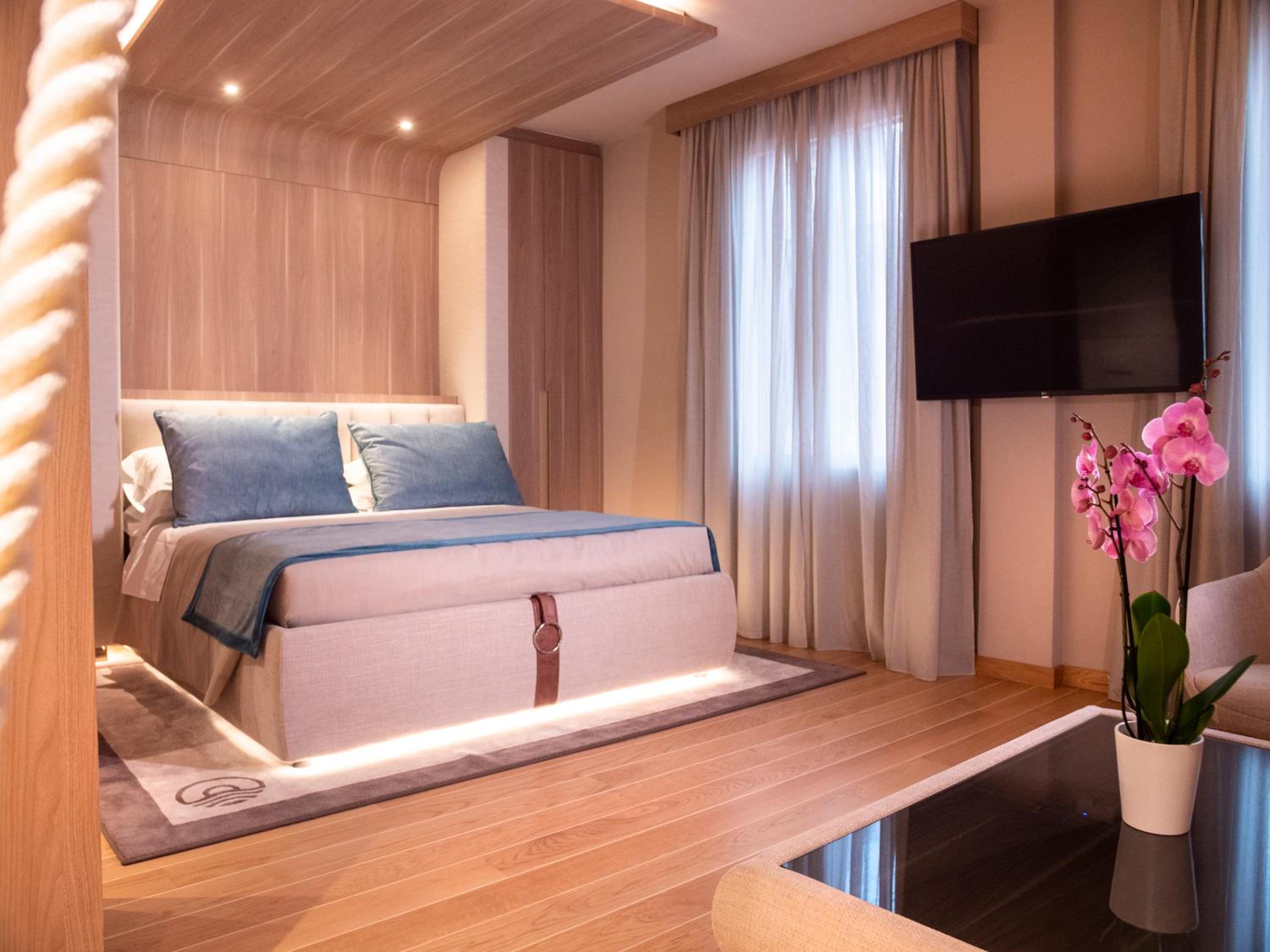 Deluxe Room - Photo 1