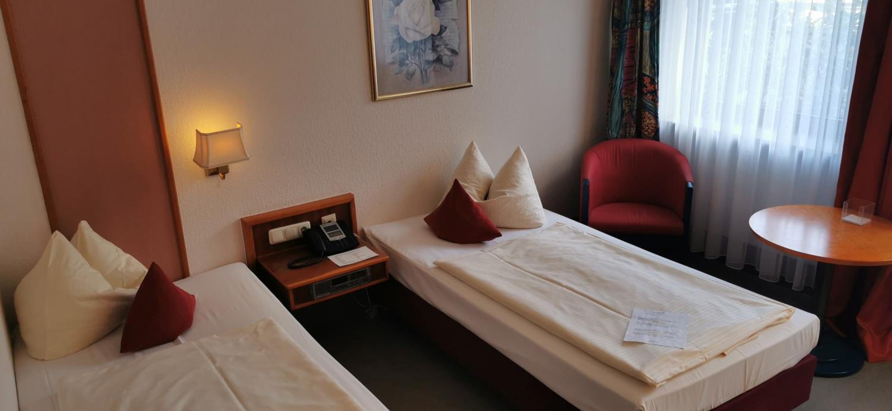 Twin Room - Photo 2