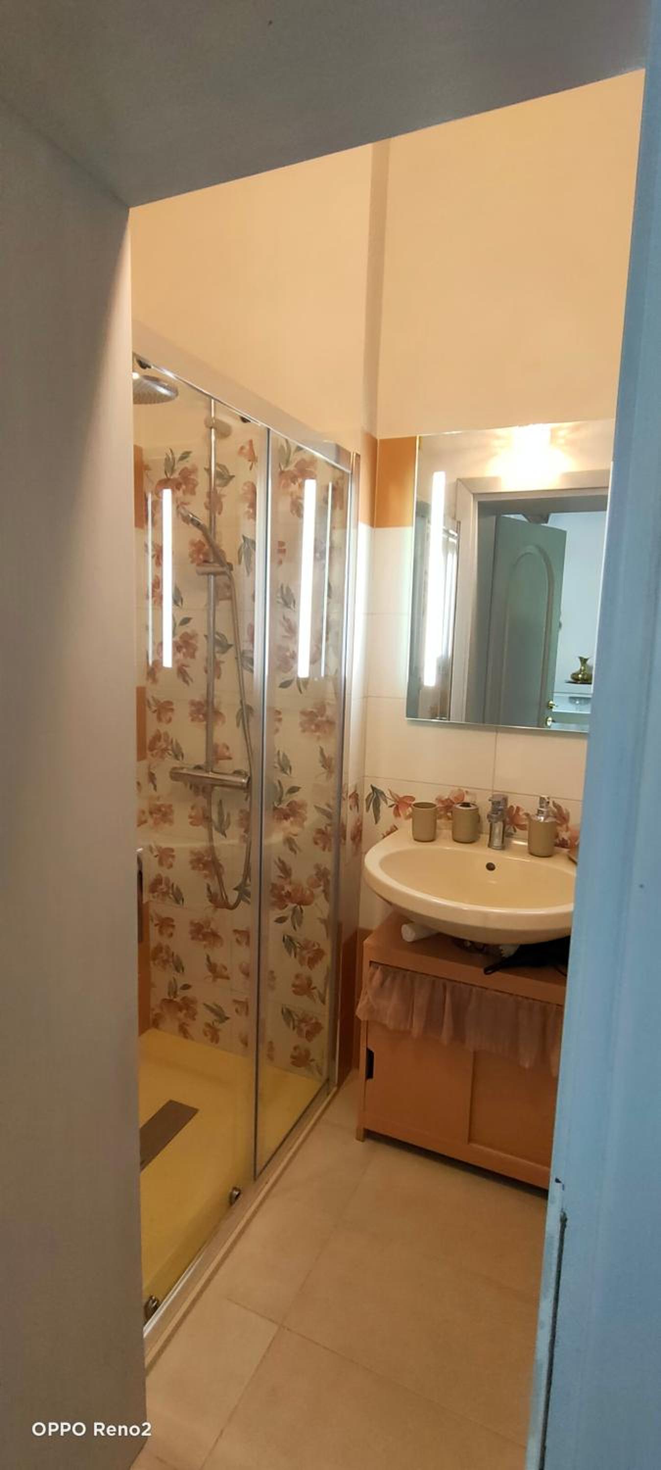 Standard Suite - Photo 12