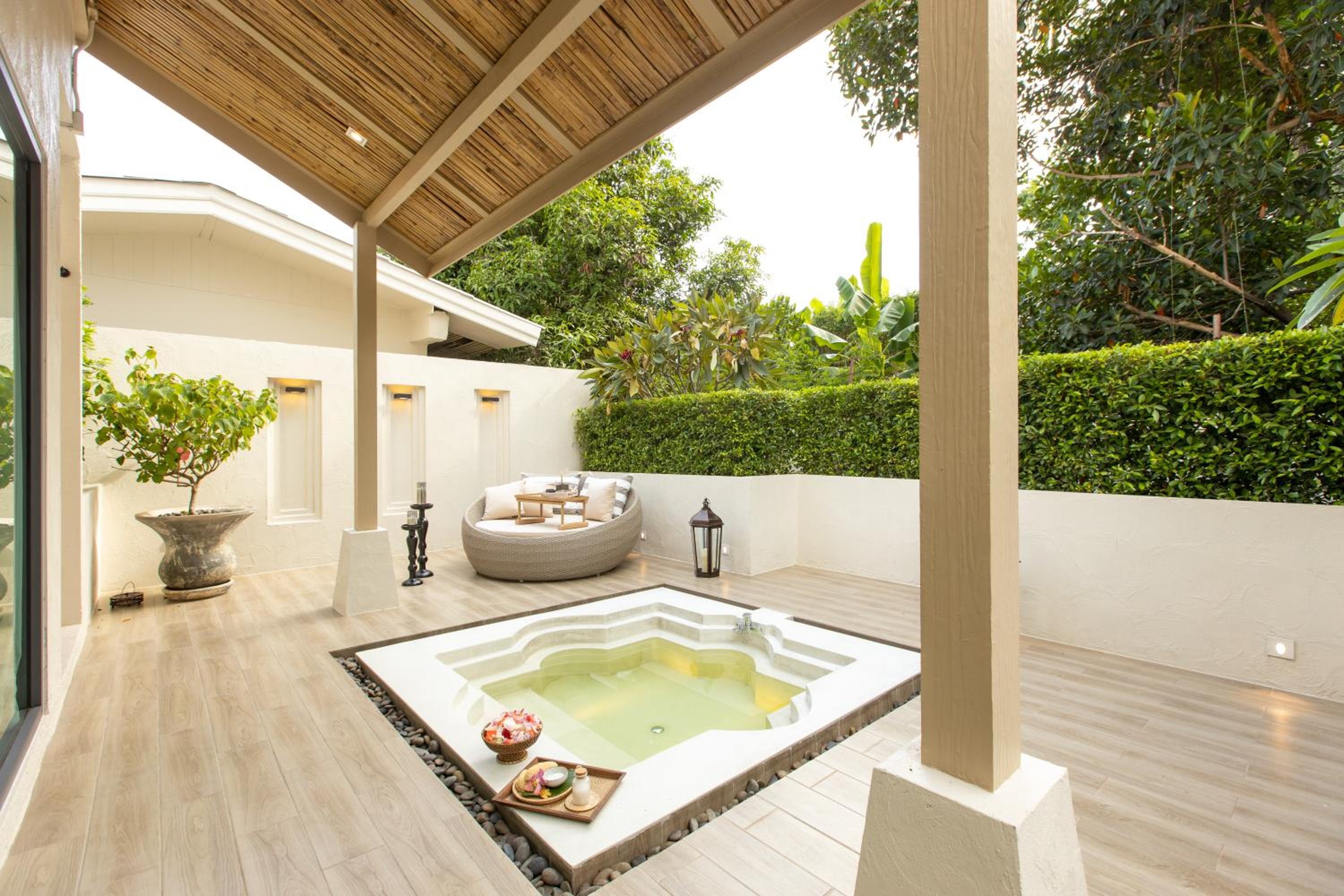 Deluxe Suite with Spa Bath - Photo 12