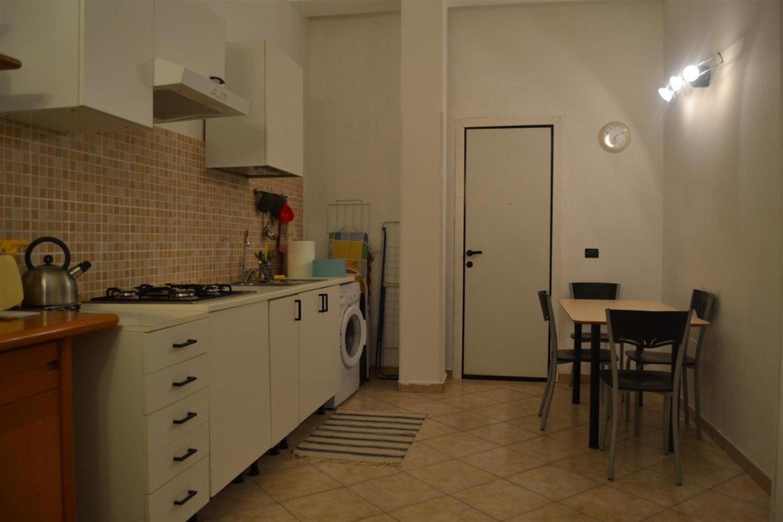 Twin Room with Bathroom - Photo 3