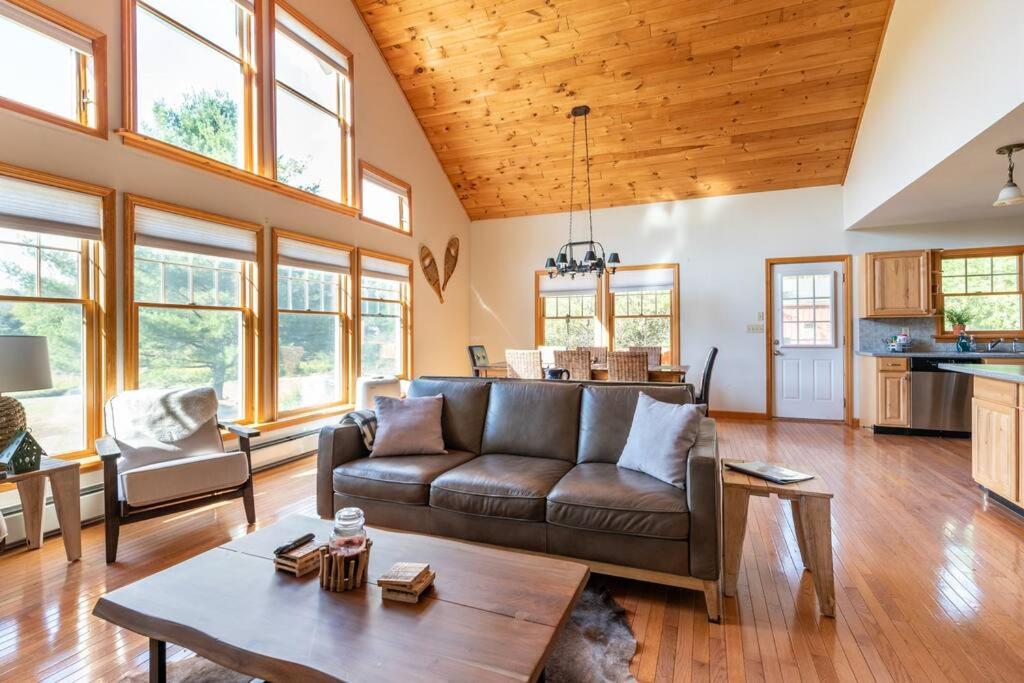Three-Bedroom House photo 2