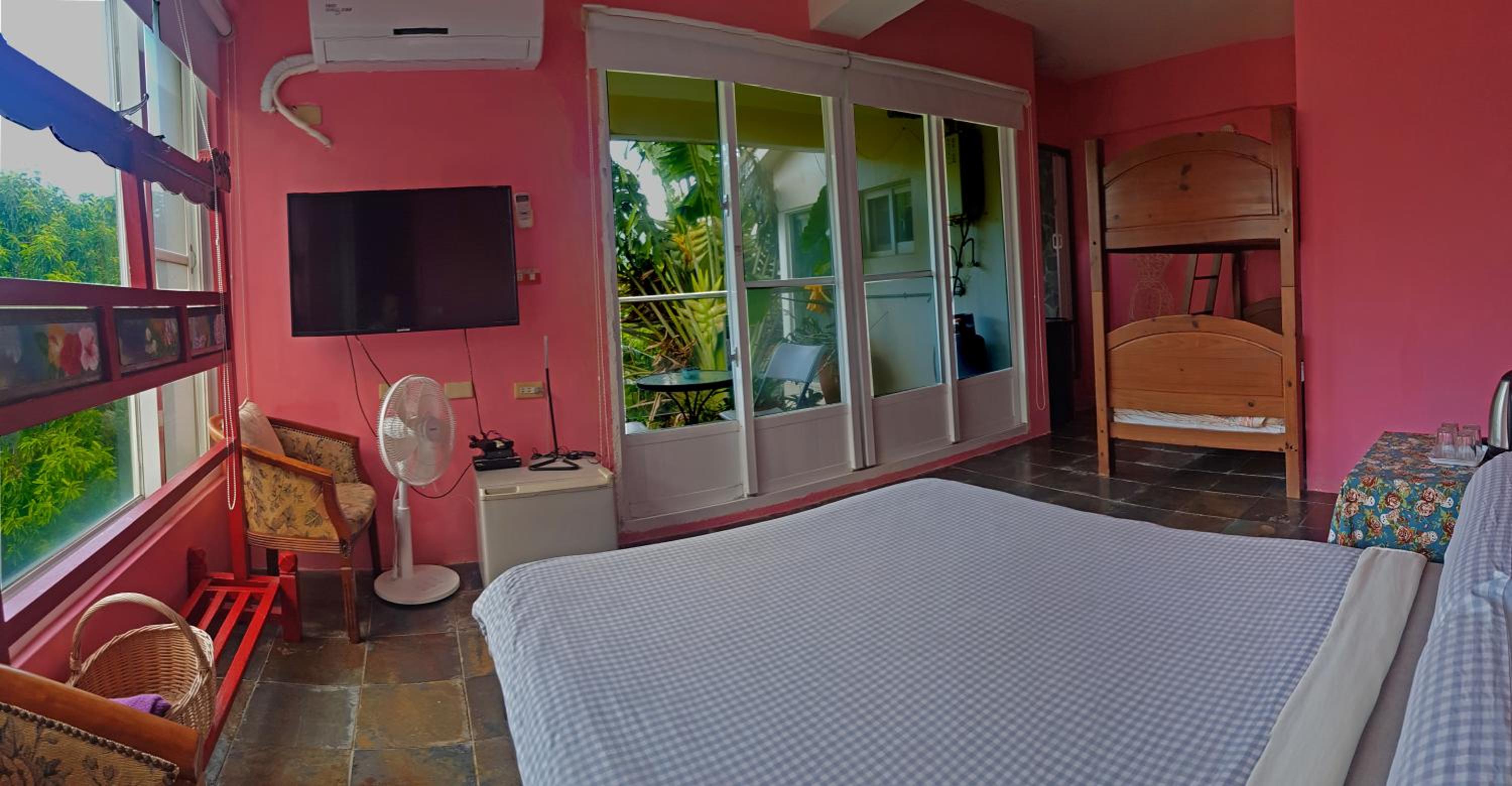 Quadruple Room with Balcony photo 2
