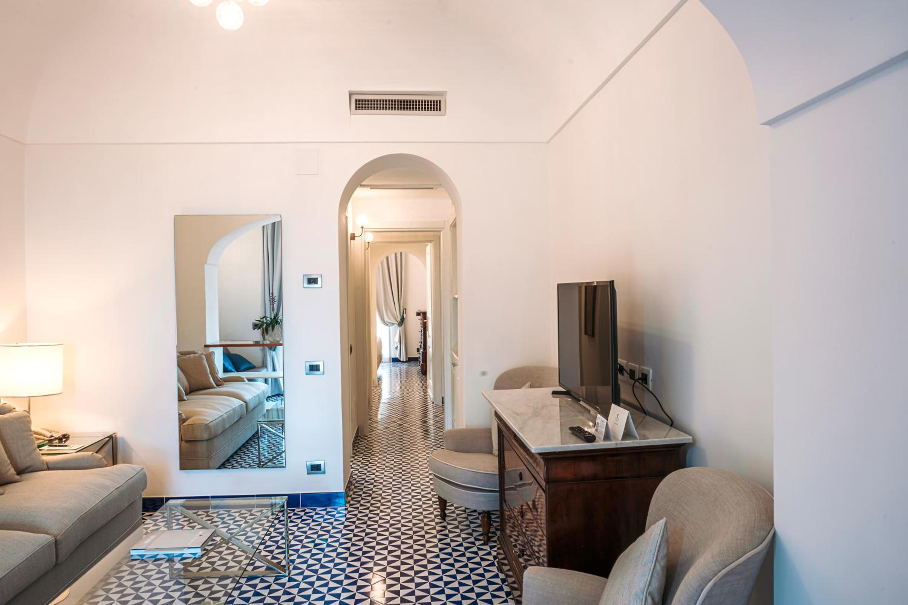 Junior Suite with Garden View - Photo 1