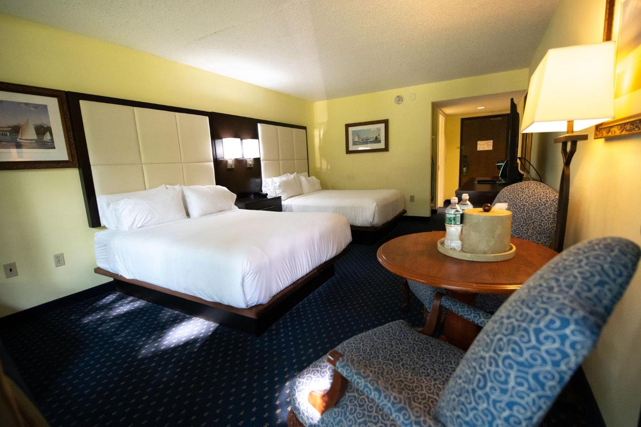 Standard Queen Room with Two Queen Beds and Balcony - Photo 1