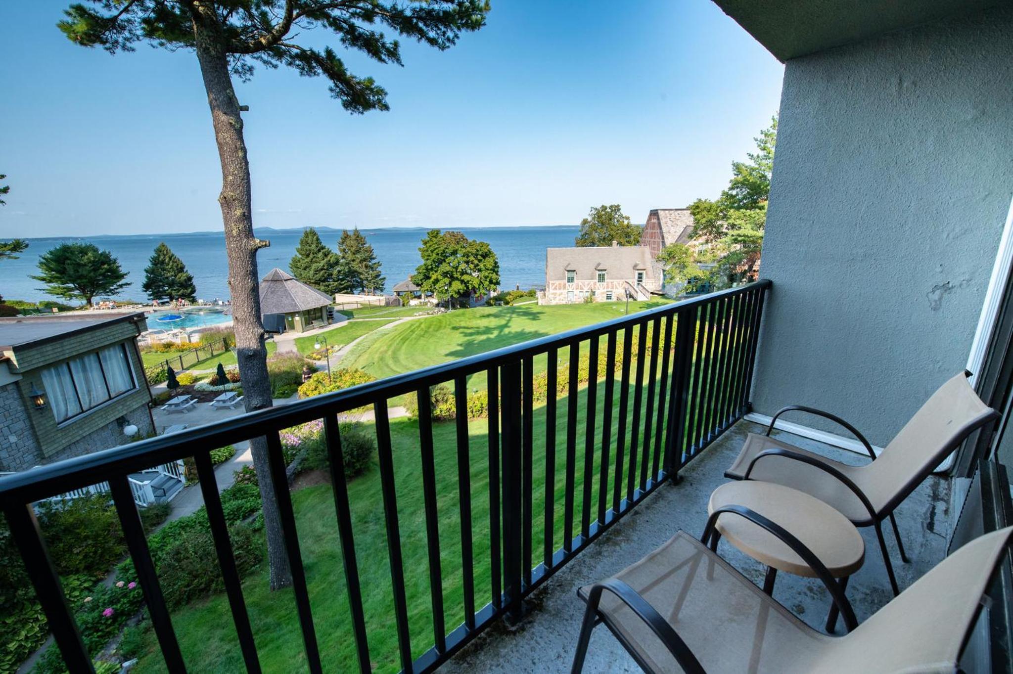 Oceanfront Premium King Room with Single Sofa Bed - Photo 5