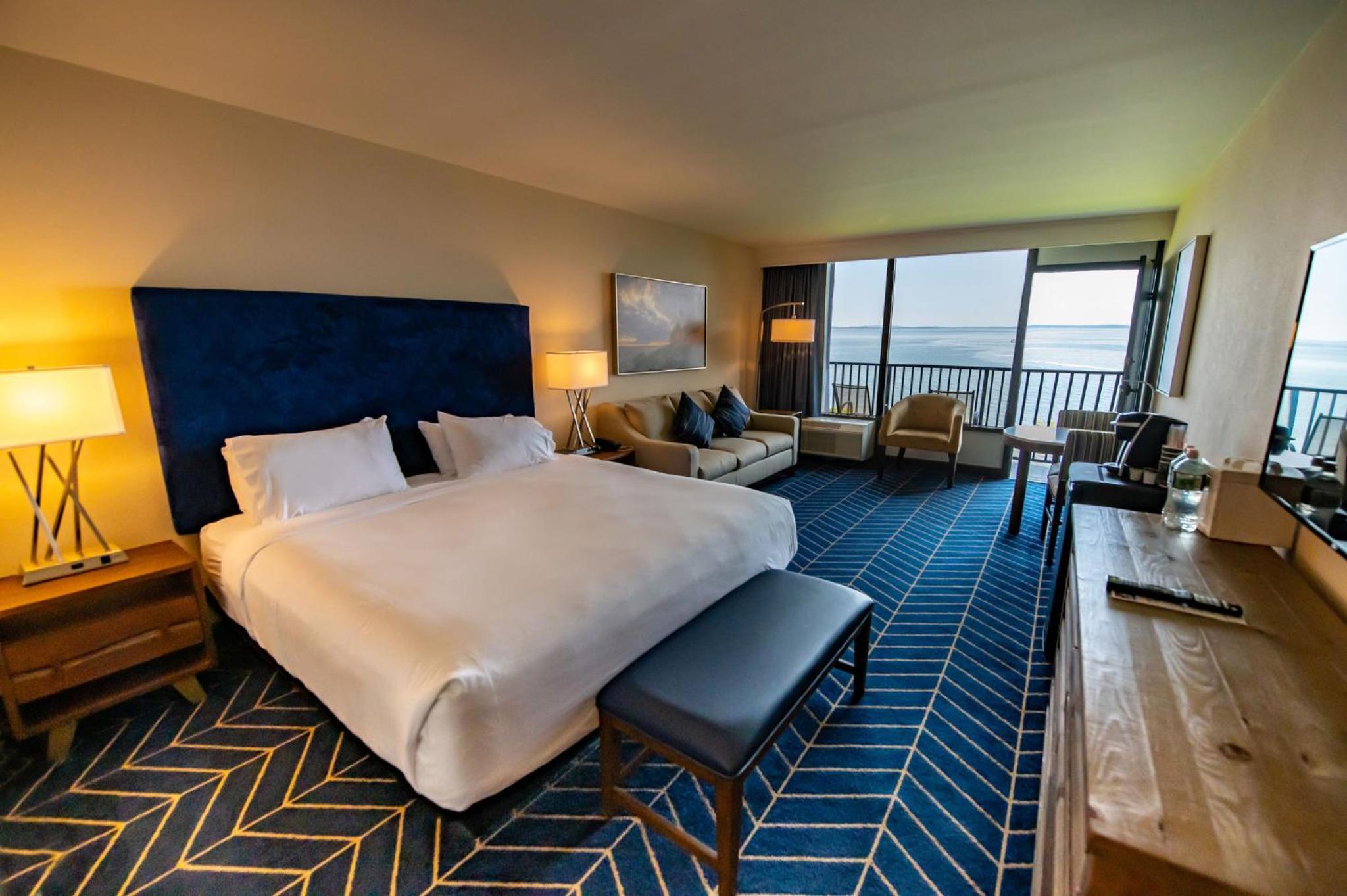 Premium King Room with Oceanfront View - Photo 4