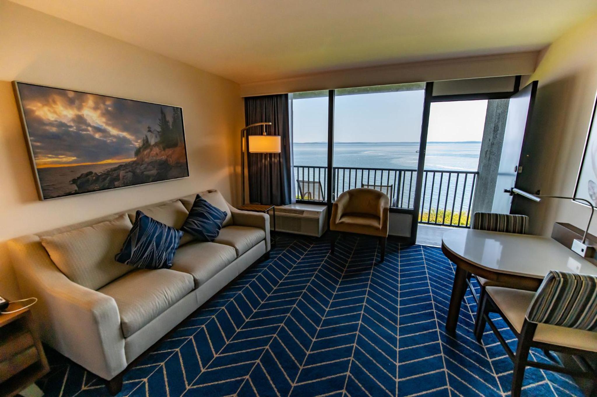 Premium King Room with Oceanfront View - Photo 5