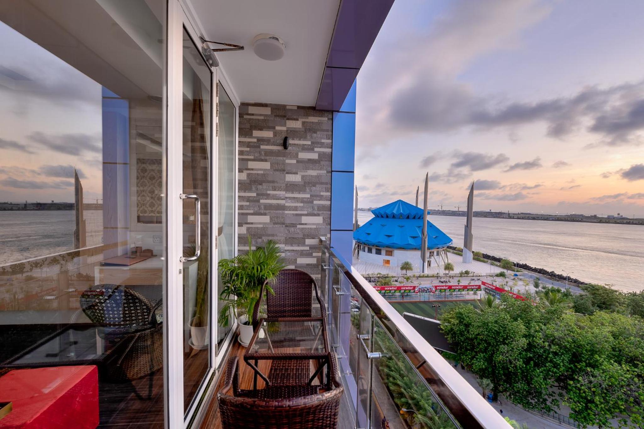 Deluxe Suite with Sea View (Free Return Airport Transfer and 10% off on Food & Beverage) photo 3