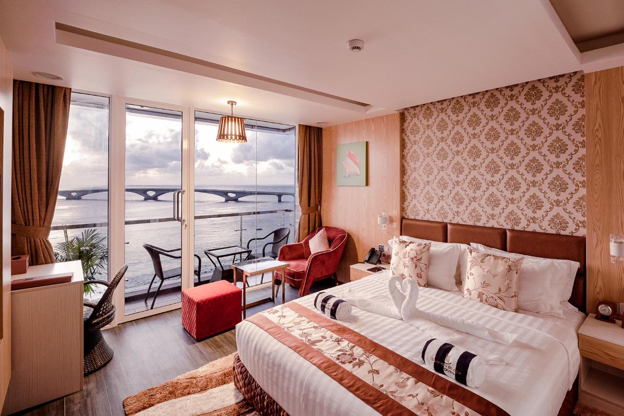 Deluxe Suite with Sea View (Free Return Airport Transfer and 10% off on Food & Beverage) photo 2