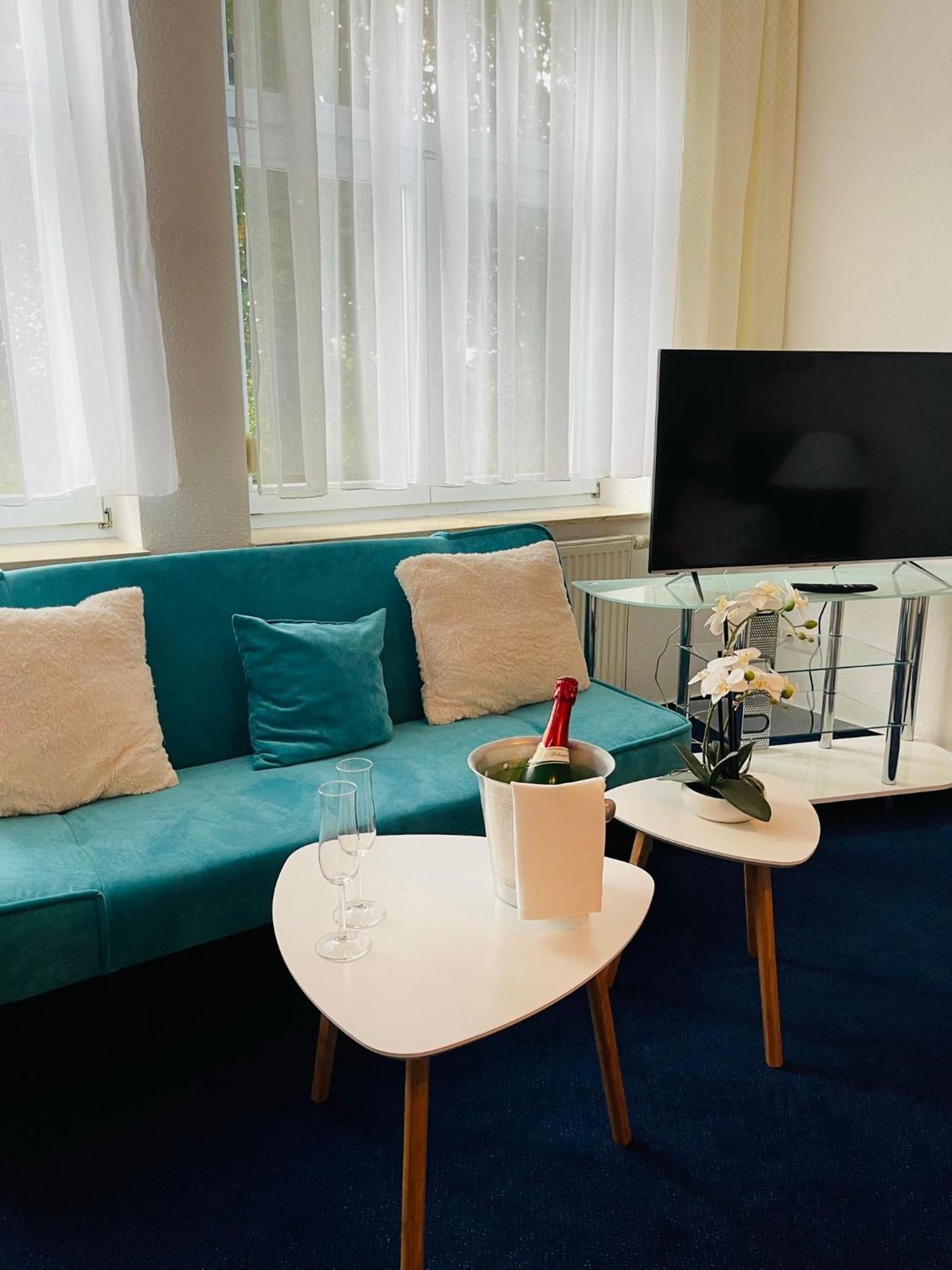 Suite - Photo 12