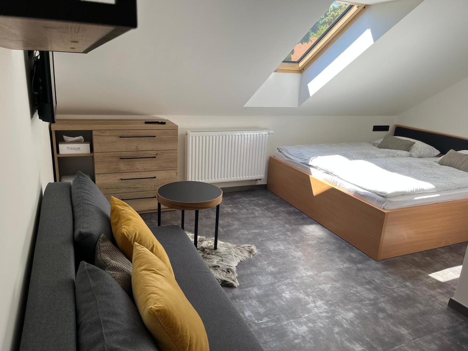 Deluxe Double Room with Extra Bed photo 2