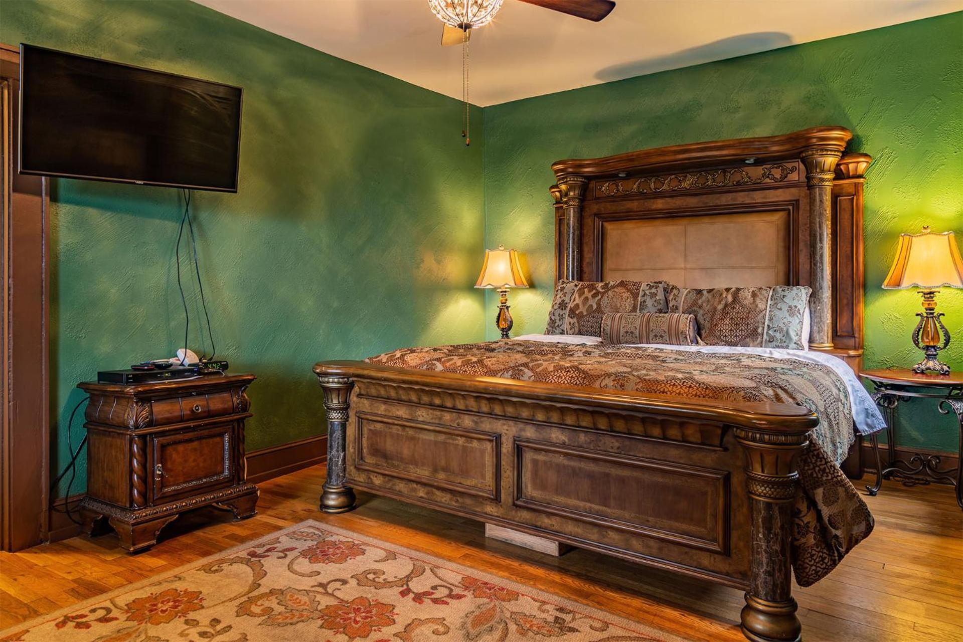 Deluxe King Room