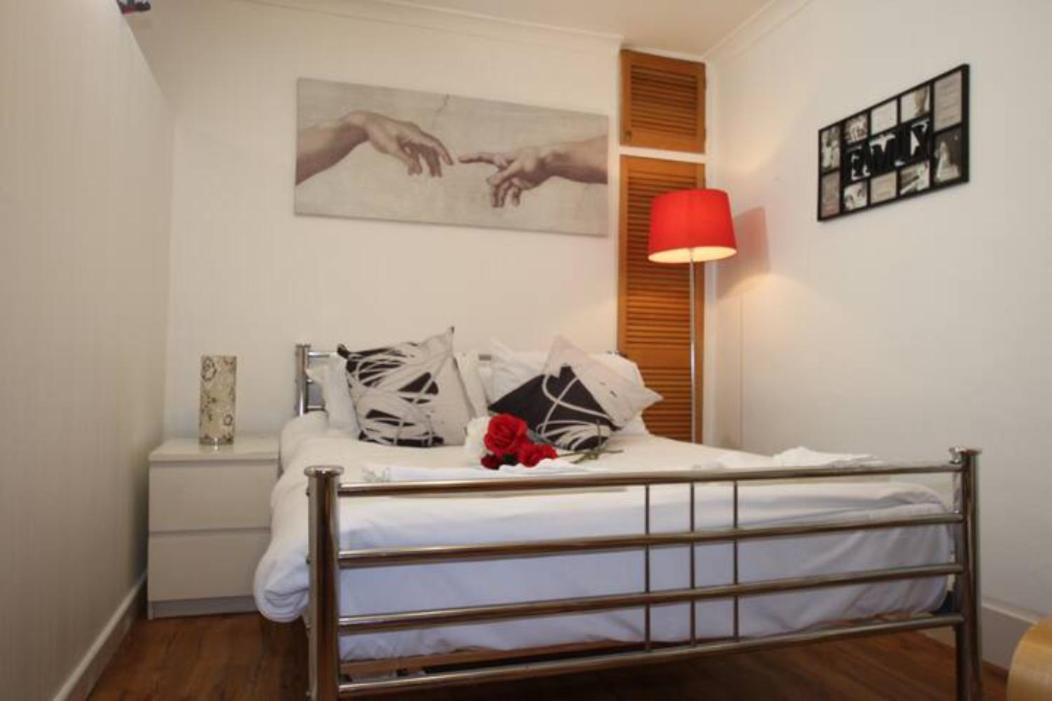 One-Bedroom Apartment photo 3