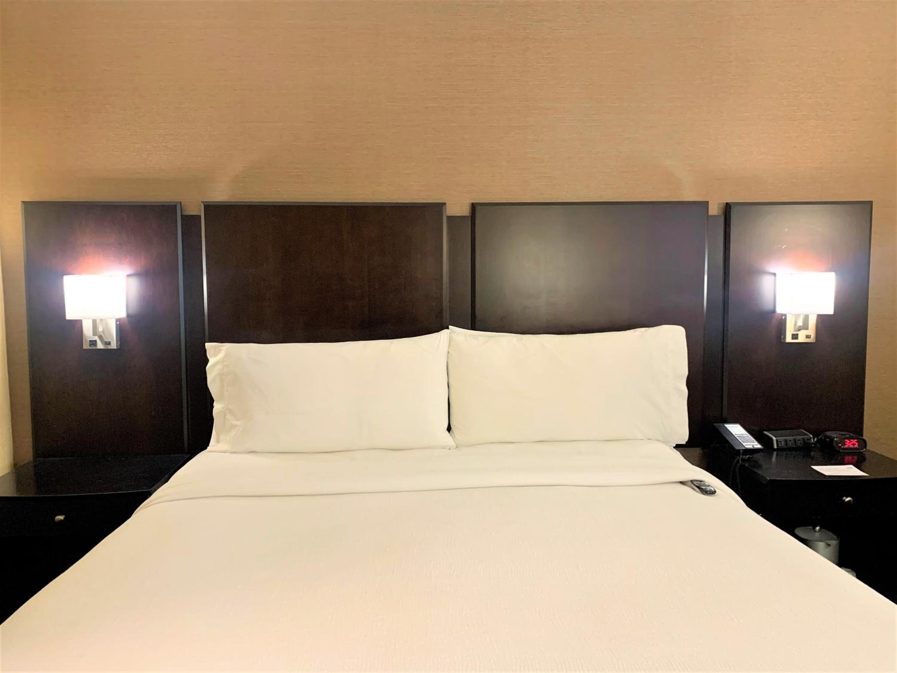 Standard King Room with One King Bed (Non Smoking) - Photo 1