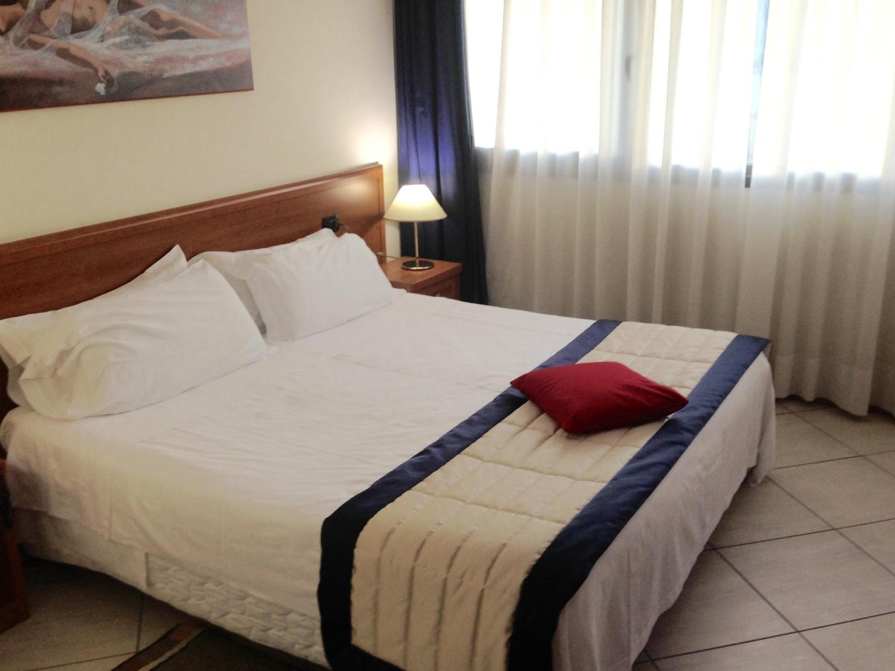 Double Room - Photo 5