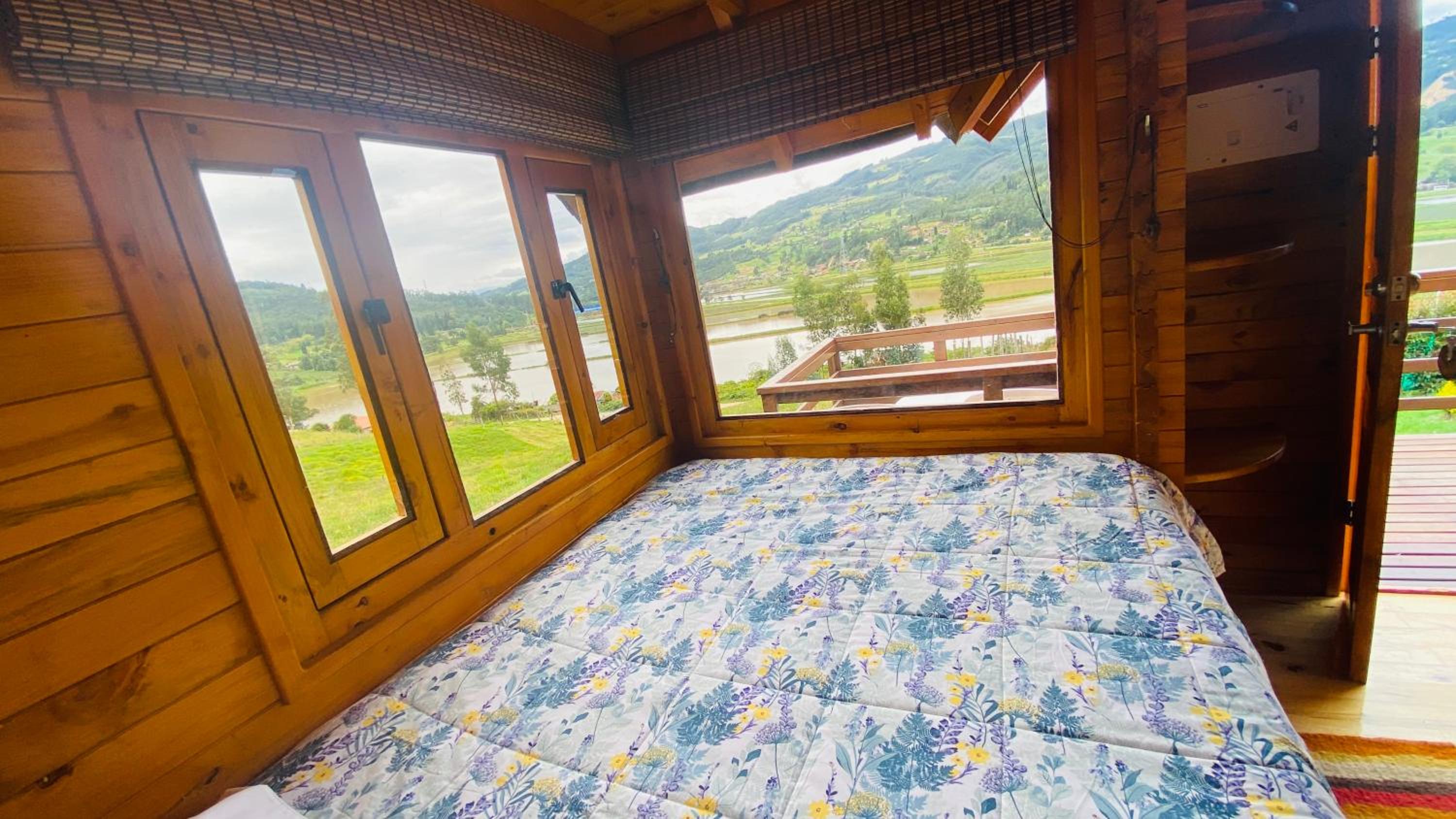 Twin Room with Lake View photo 1