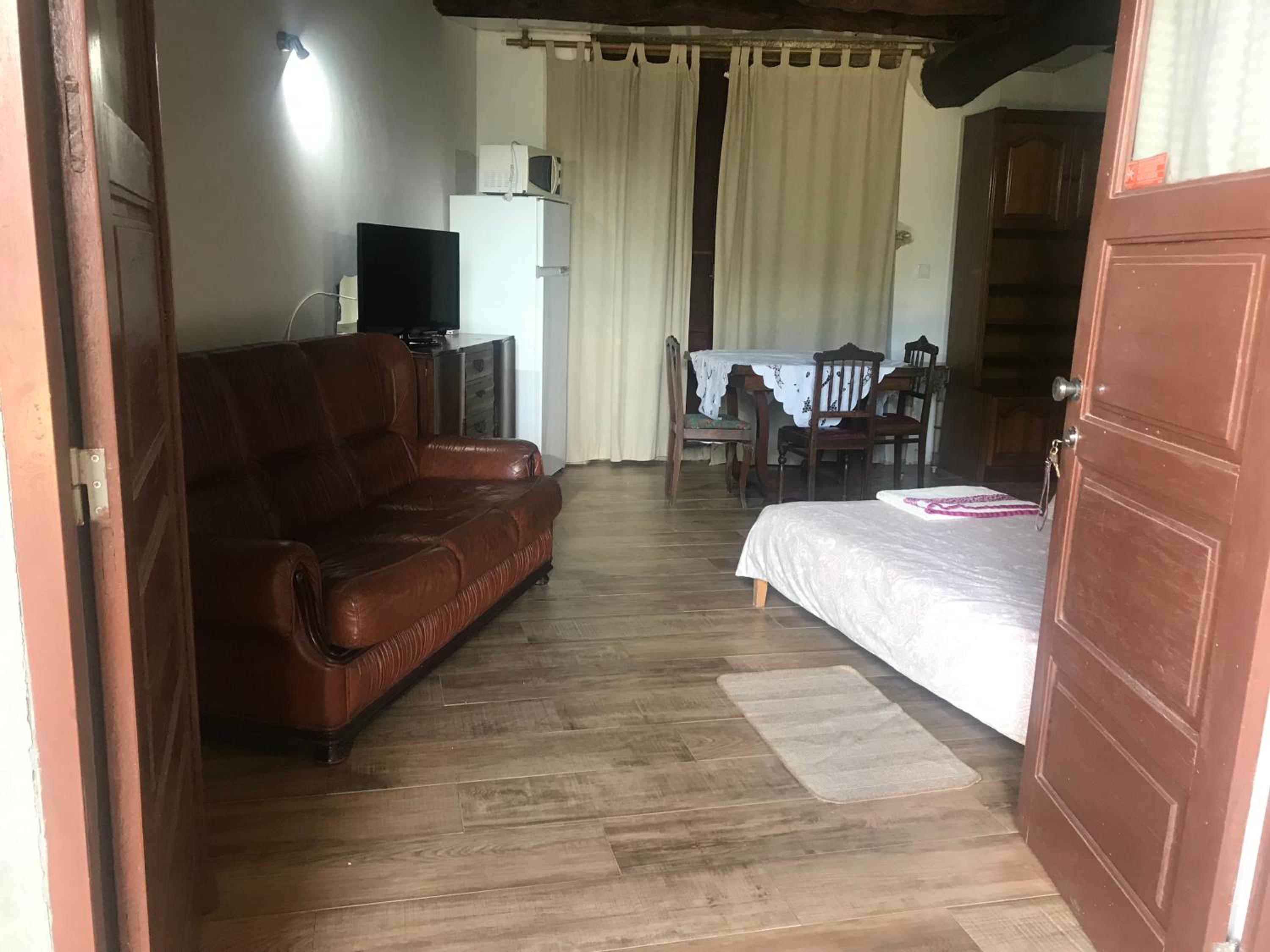 Two-Bedroom Apartment - Photo 7