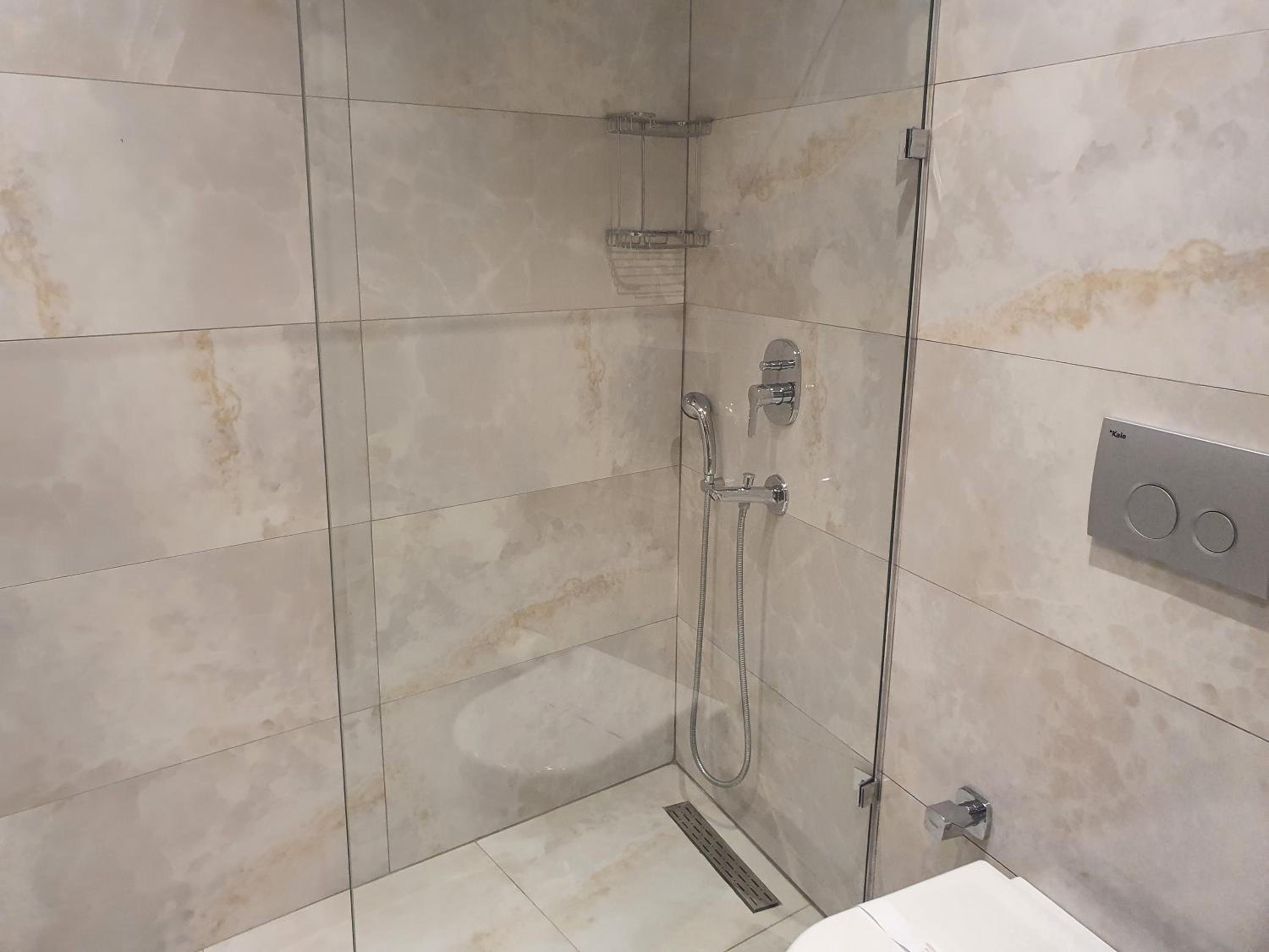 Large Double Room - Photo 5