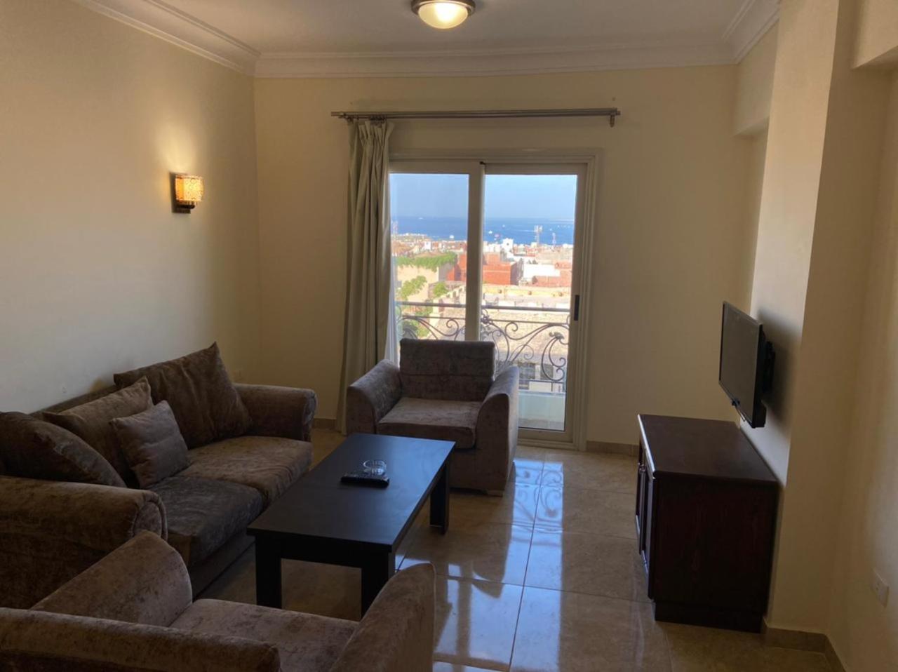 One-Bedroom Apartment with Sea View - Photo 2