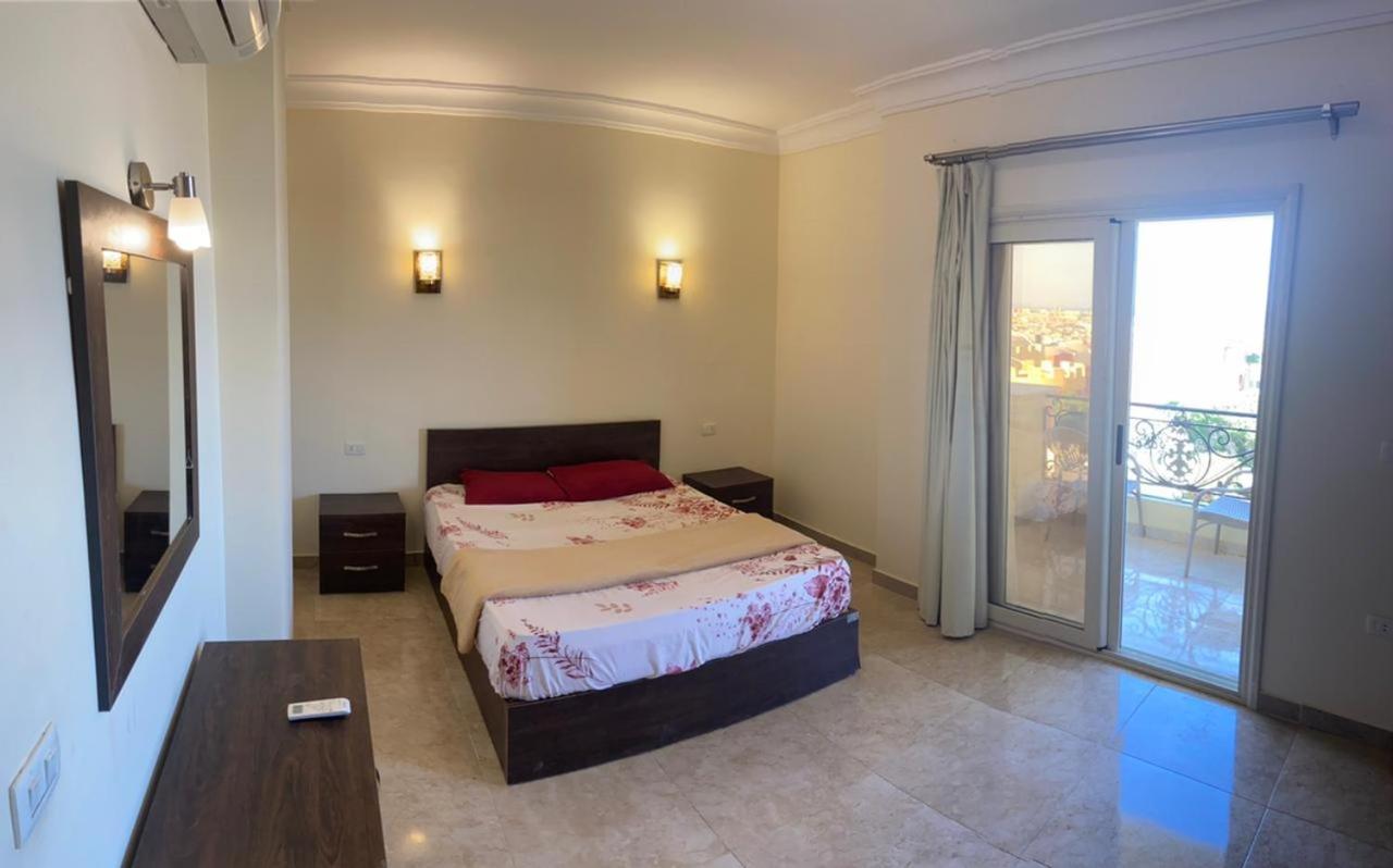 One-Bedroom Apartment with Sea View - Photo 9