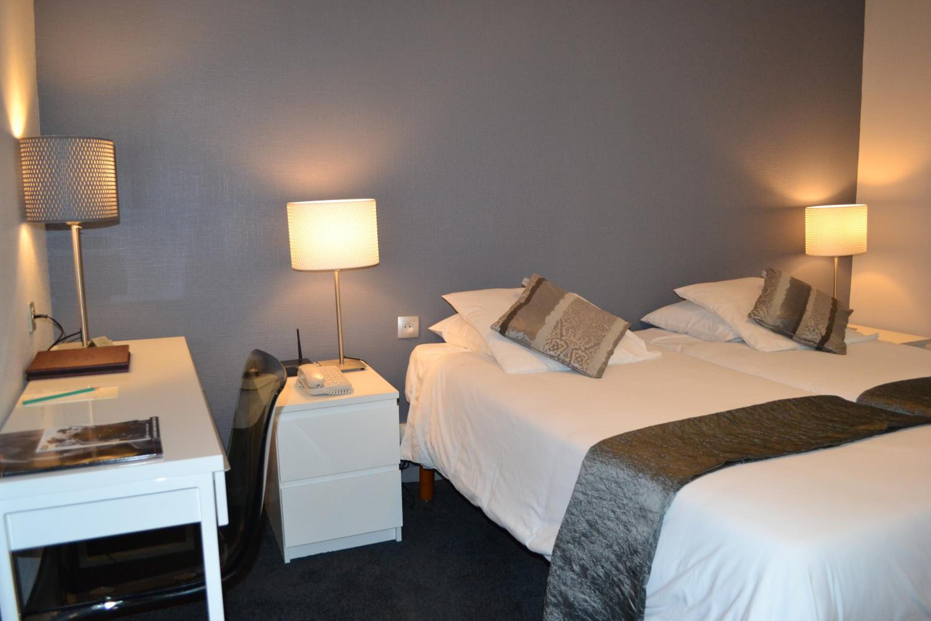 Twin Room - Photo 2