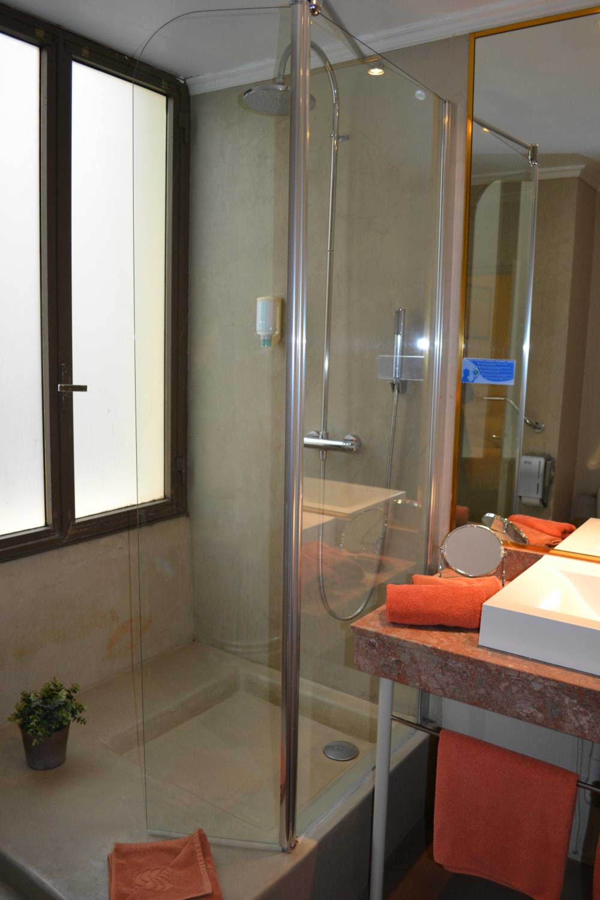 Double Room - Photo 10