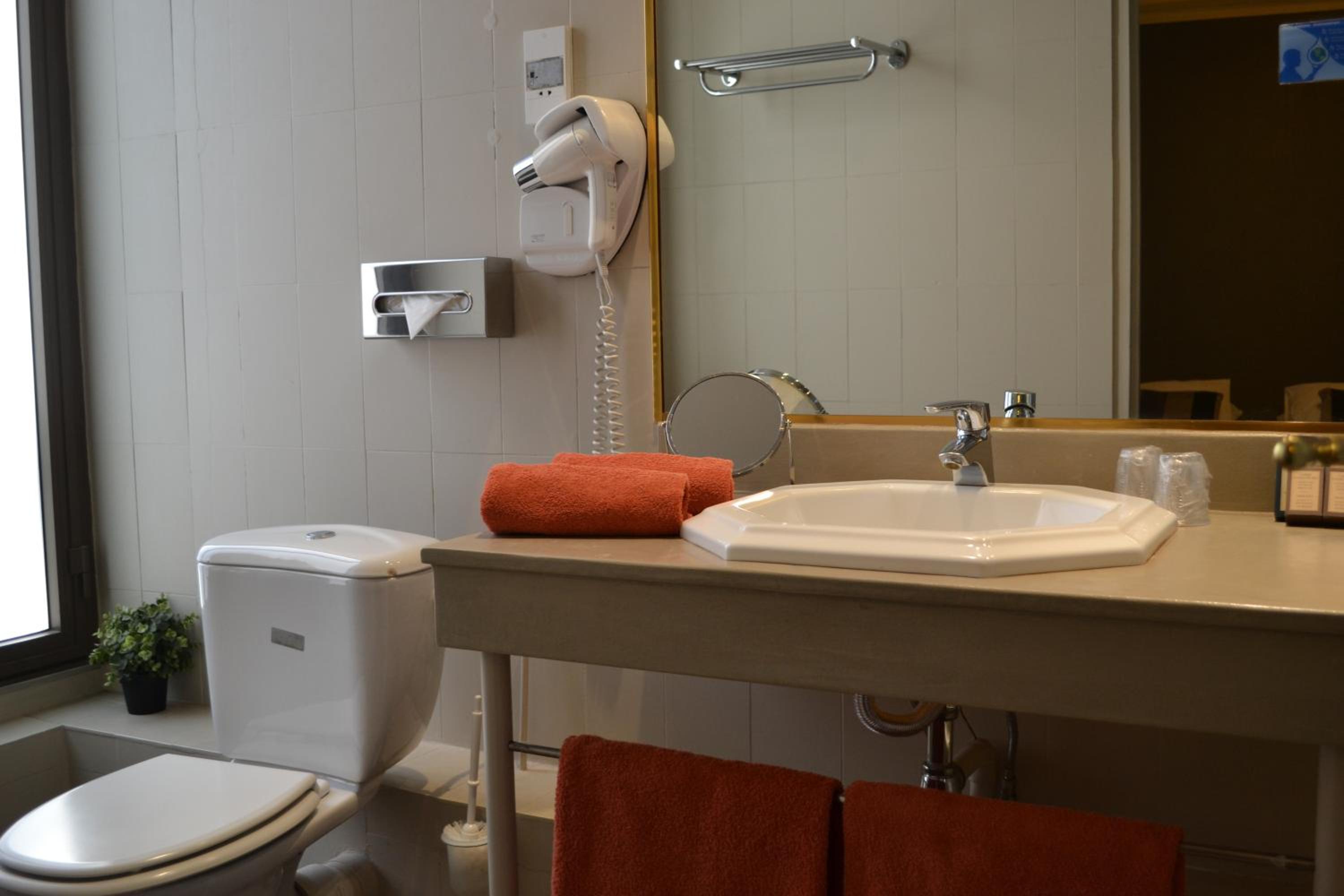 Double Room - Photo 11