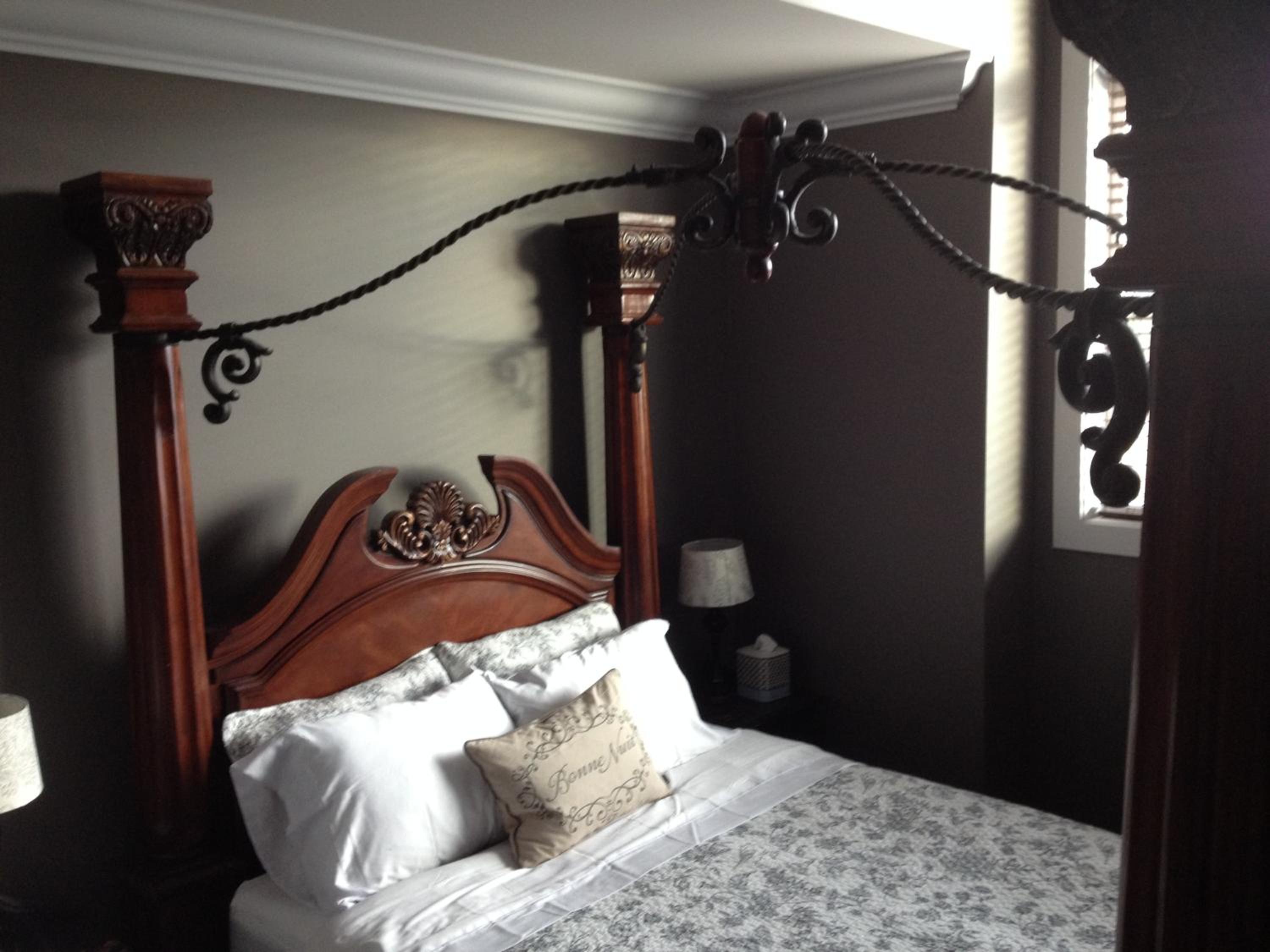Deluxe Queen Suite with Balcony