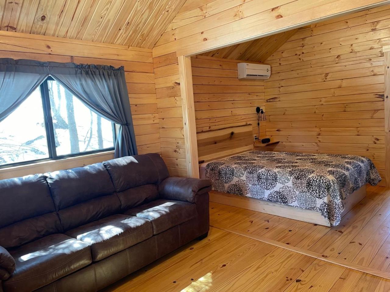 One-Bedroom House photo 1
