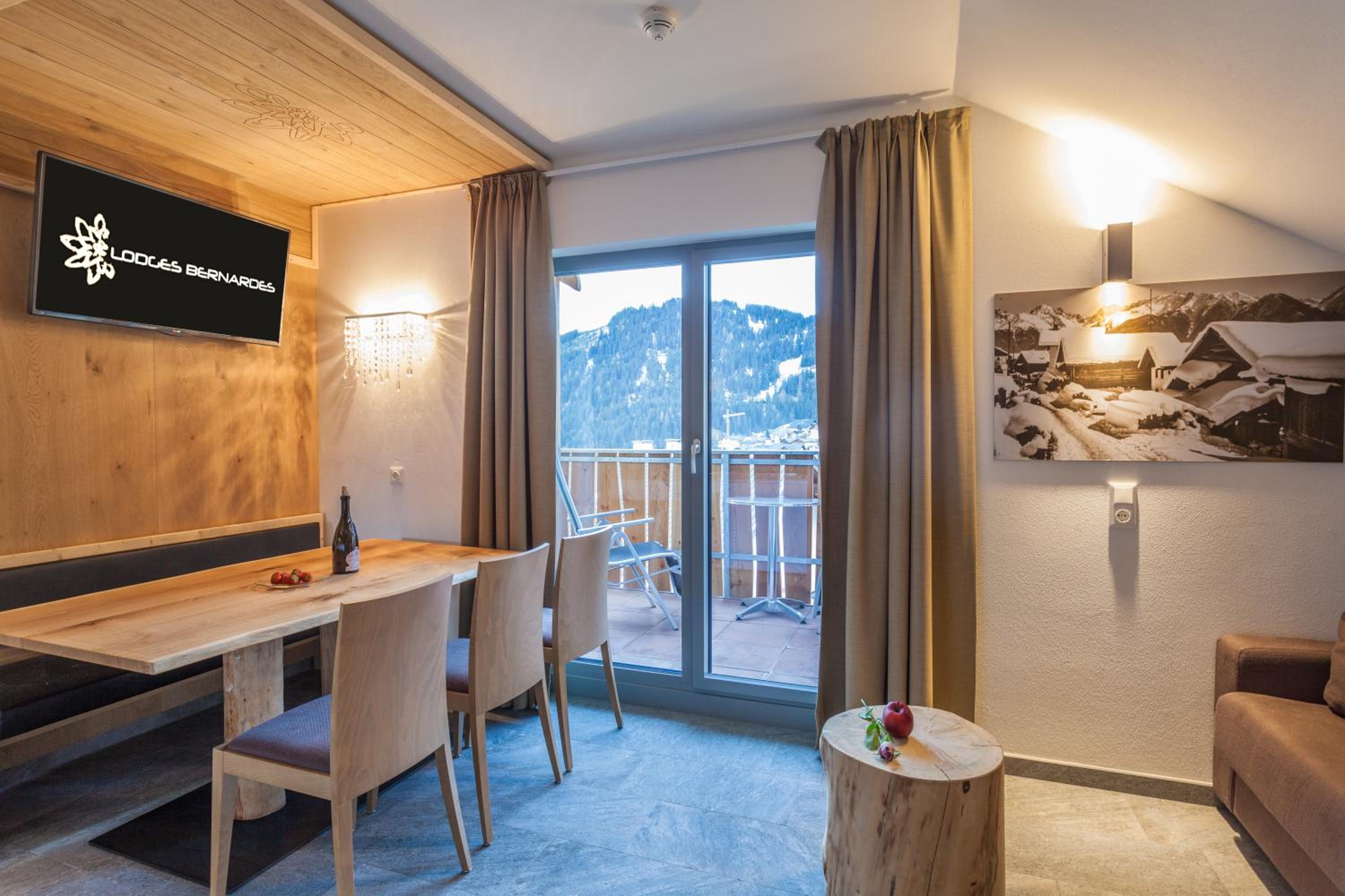 Two-Bedroom Apartment with Balcony (4-7 adults)