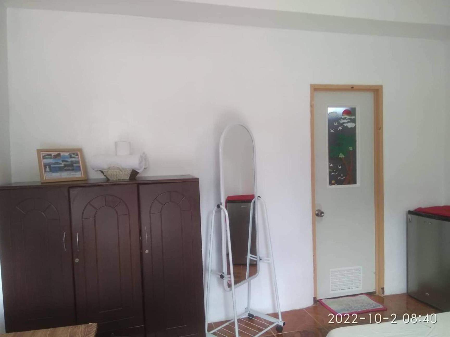 Deluxe Queen Room - Photo 13