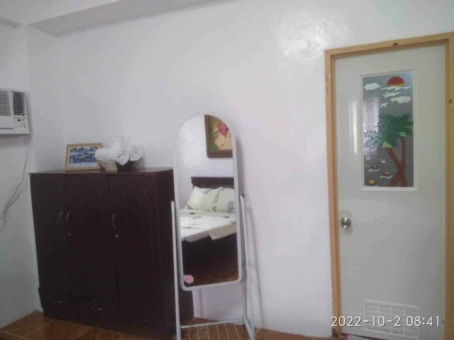 Deluxe Queen Room - Photo 12