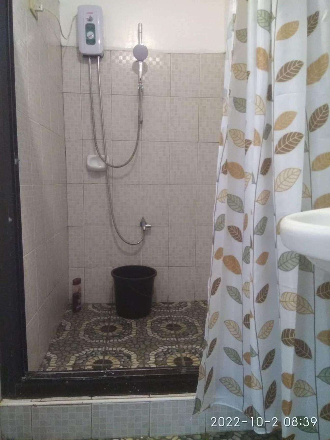Deluxe Queen Room - Photo 8