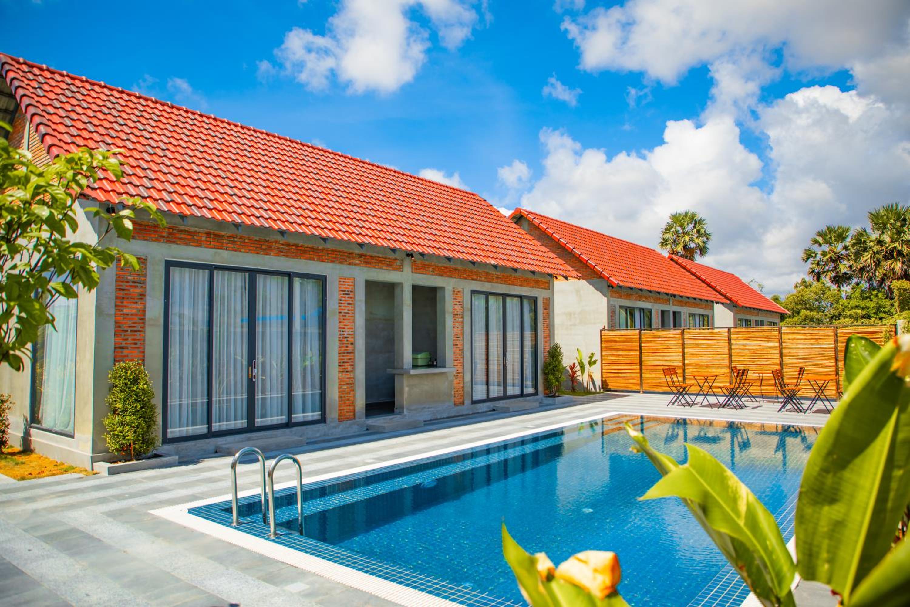 Villa with Private Pool - Free Shuttle to Town