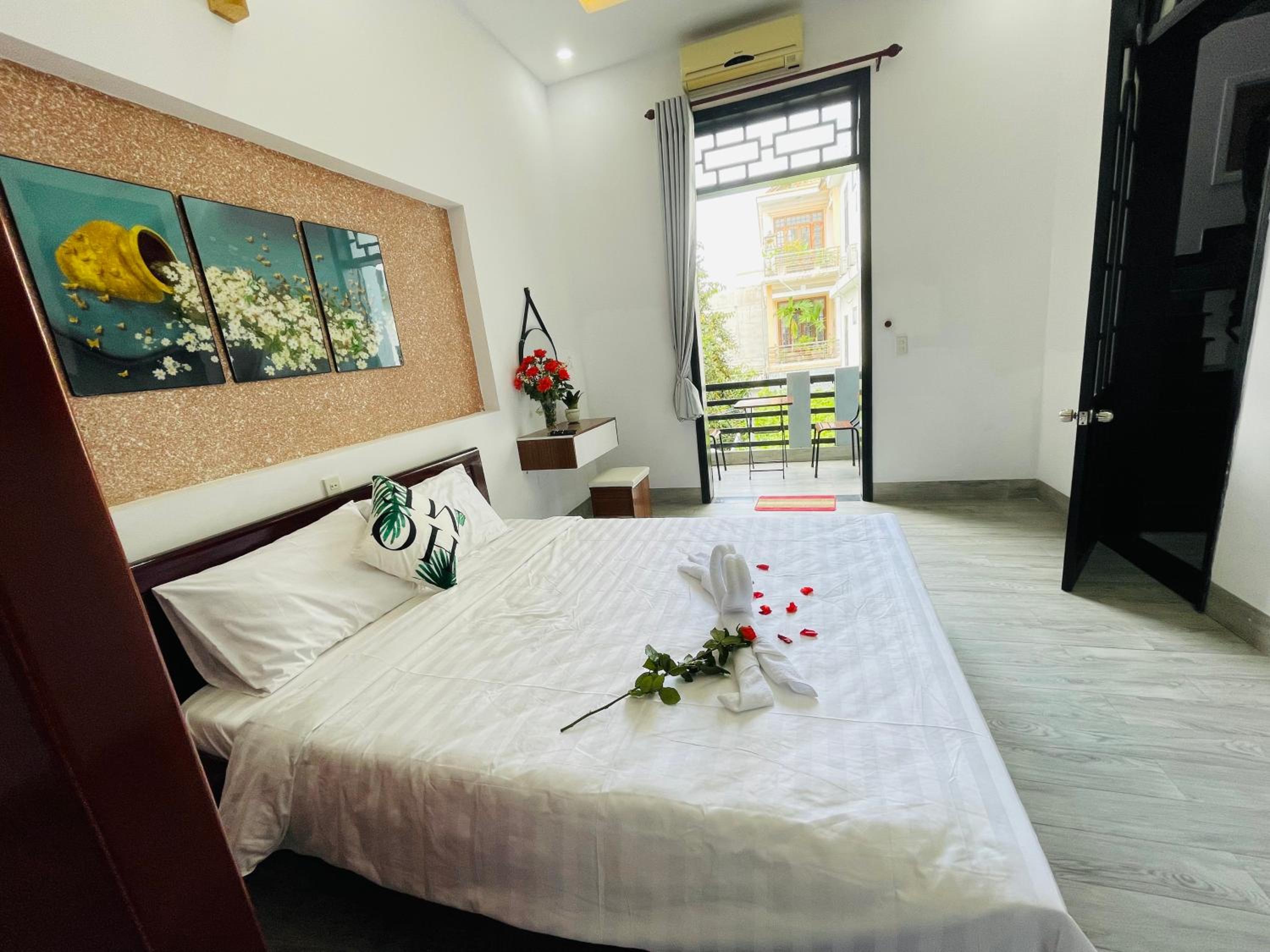 King Room with Balcony photo 3