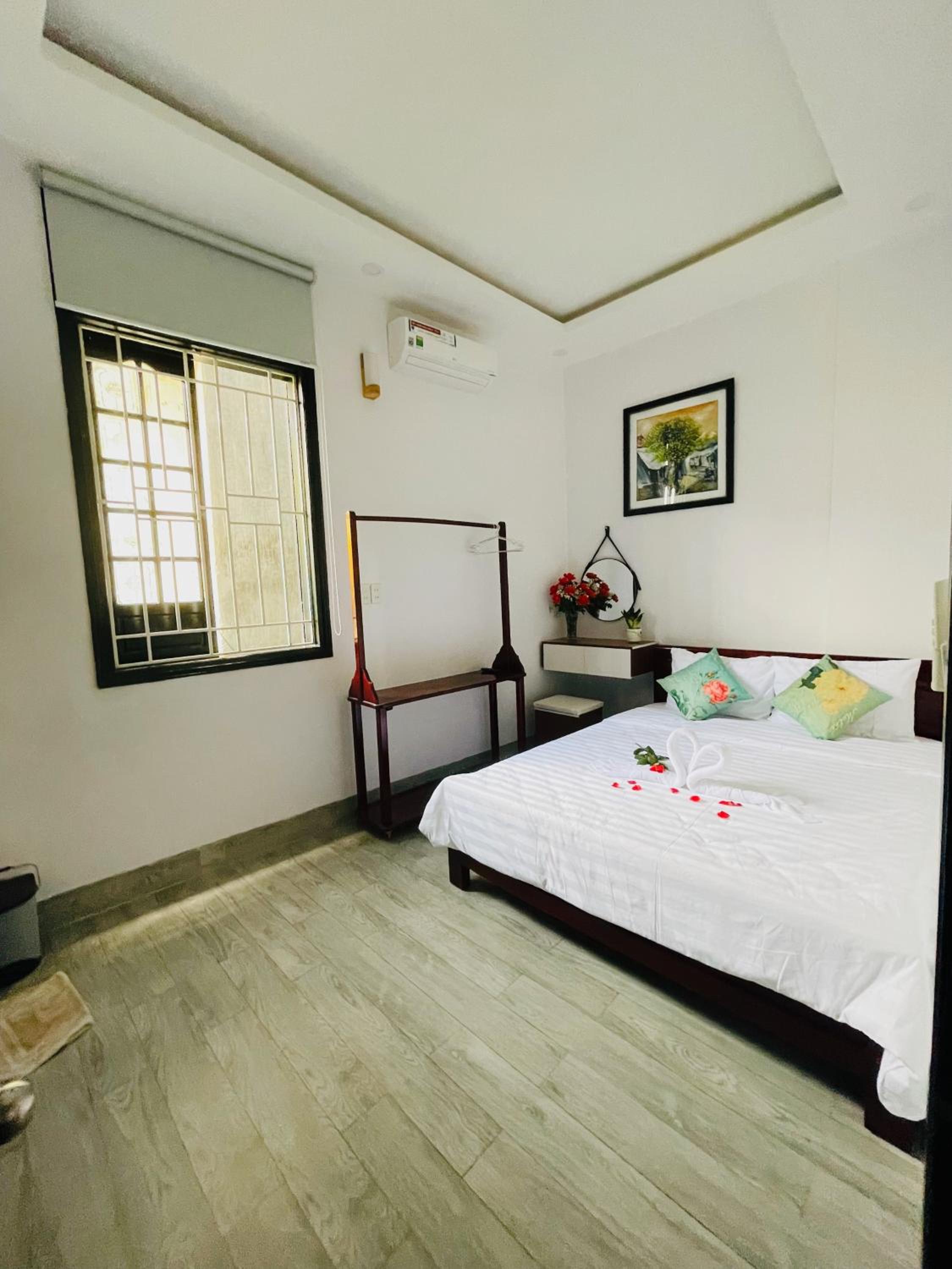 Standard King Room photo 3