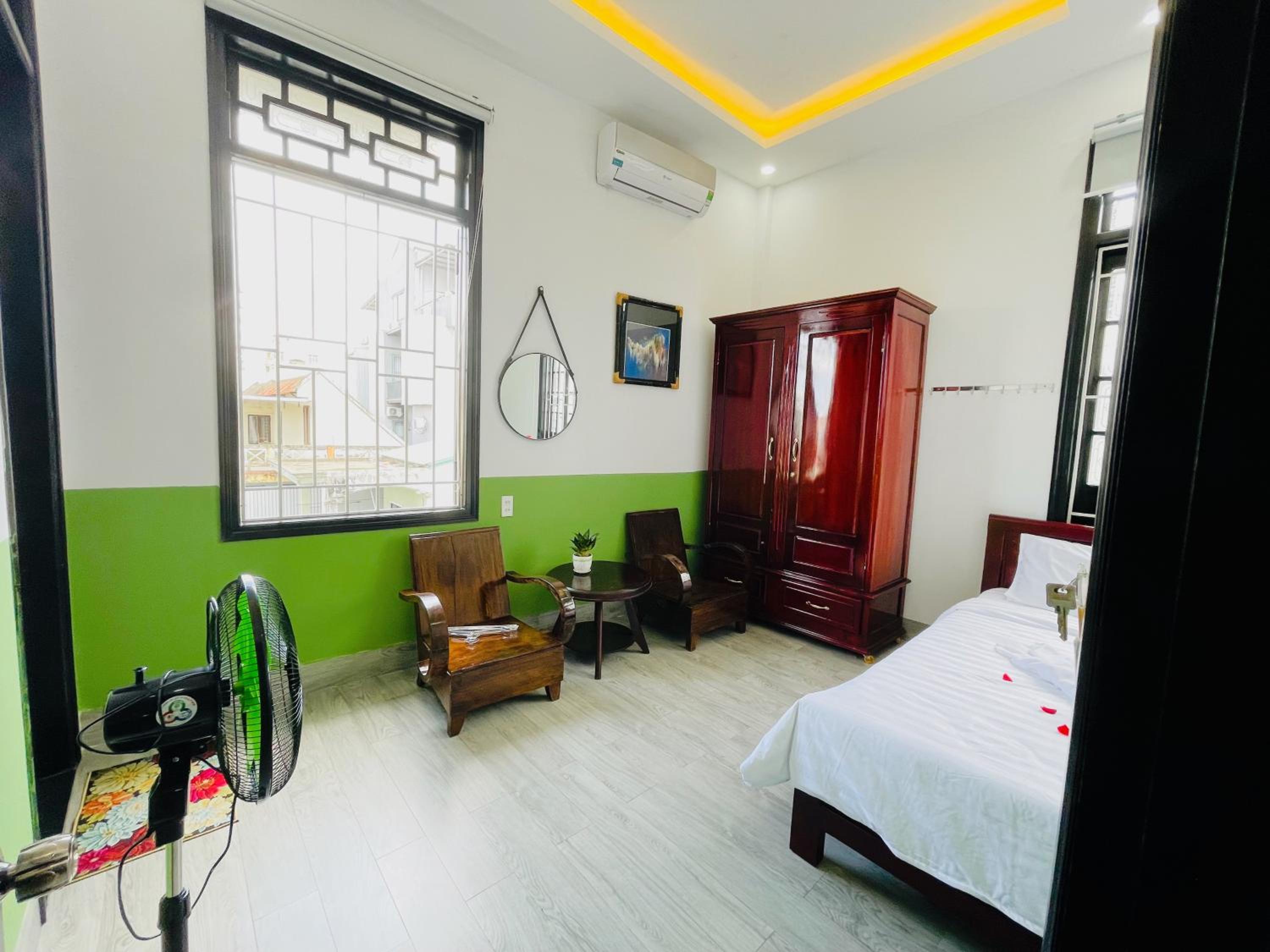 Quadruple Room with Private Bathroom photo 3