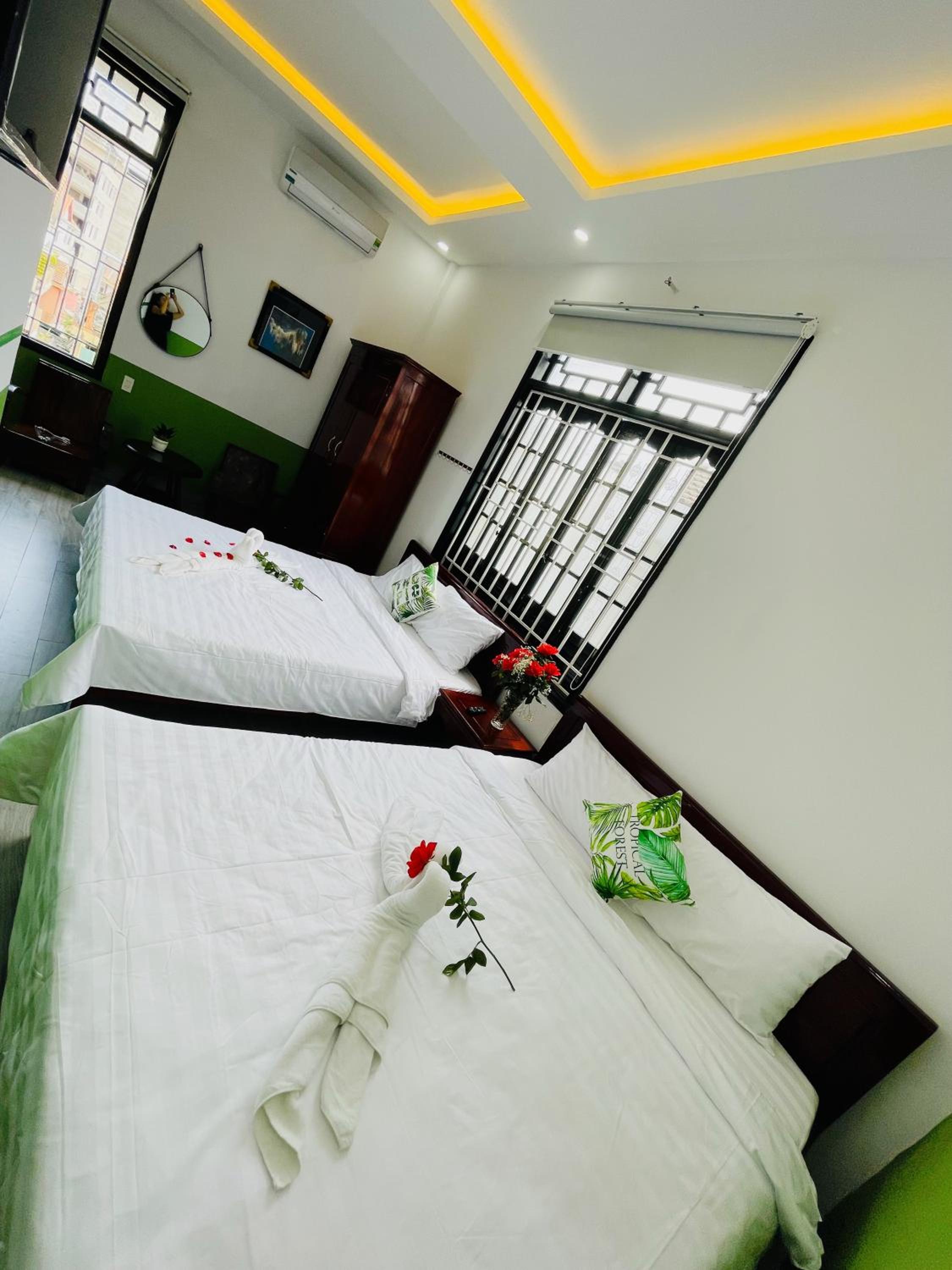Quadruple Room with Private Bathroom photo 2