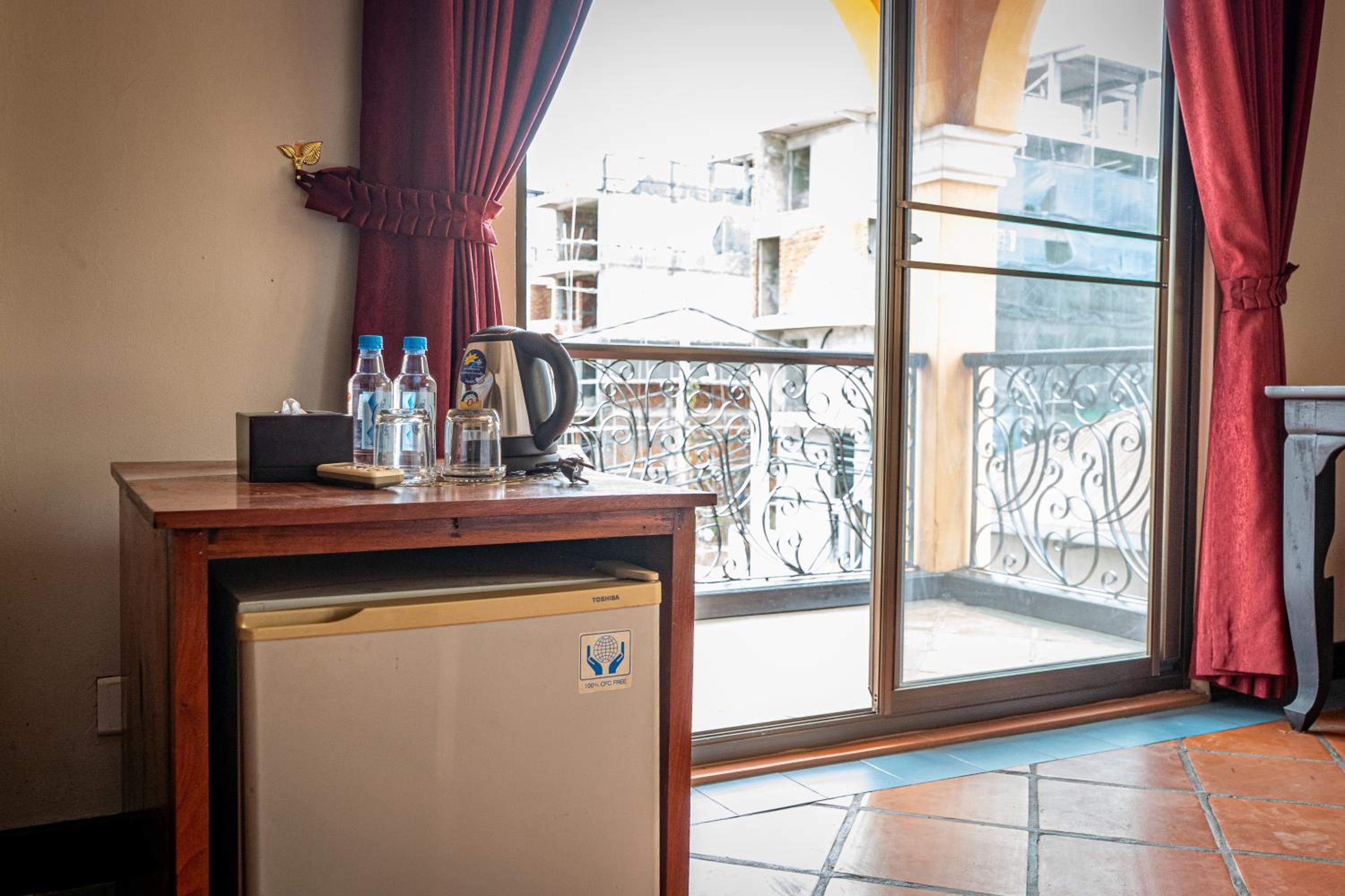 Double Room with Balcony - Photo 6