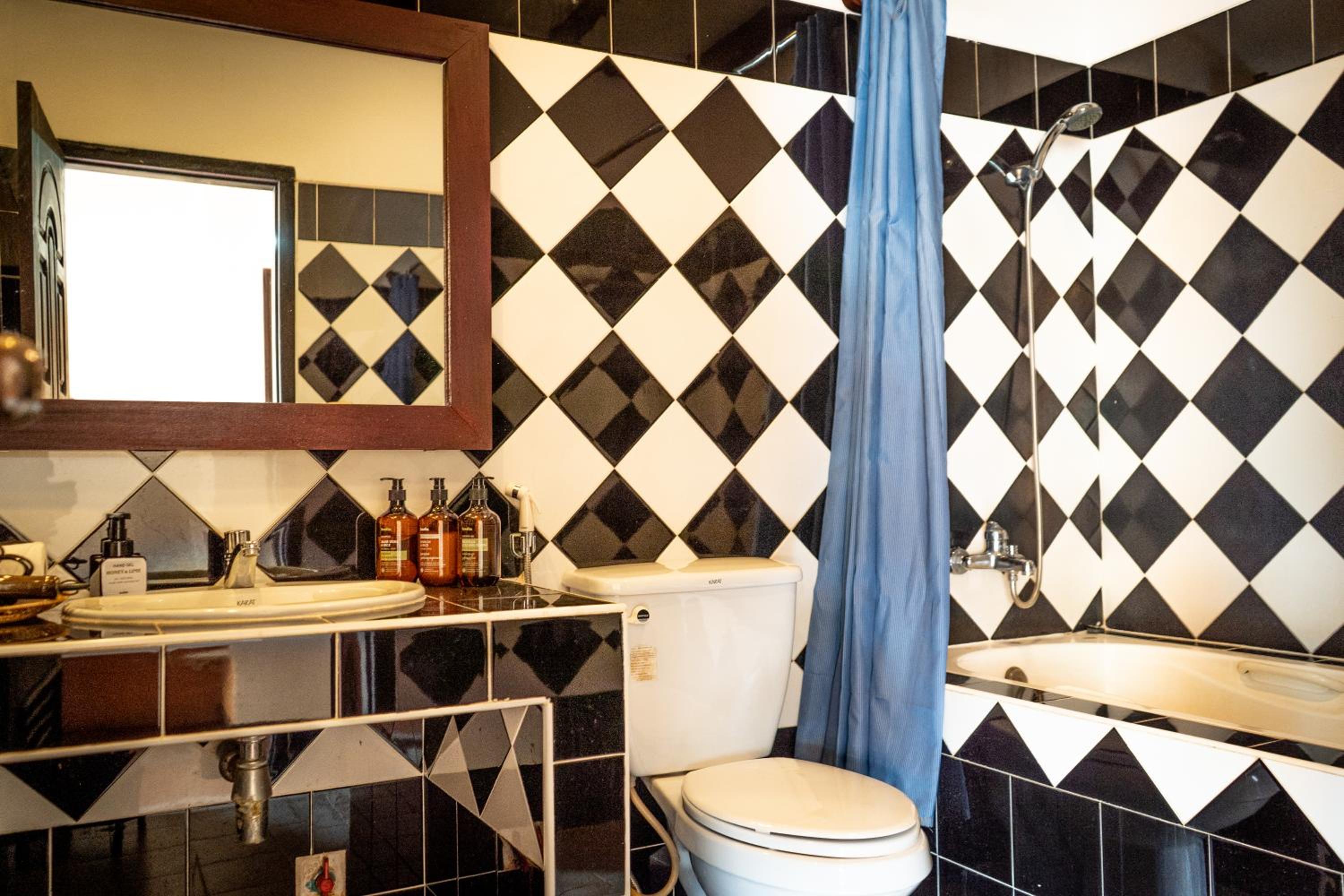 Double Room with Balcony - Photo 4