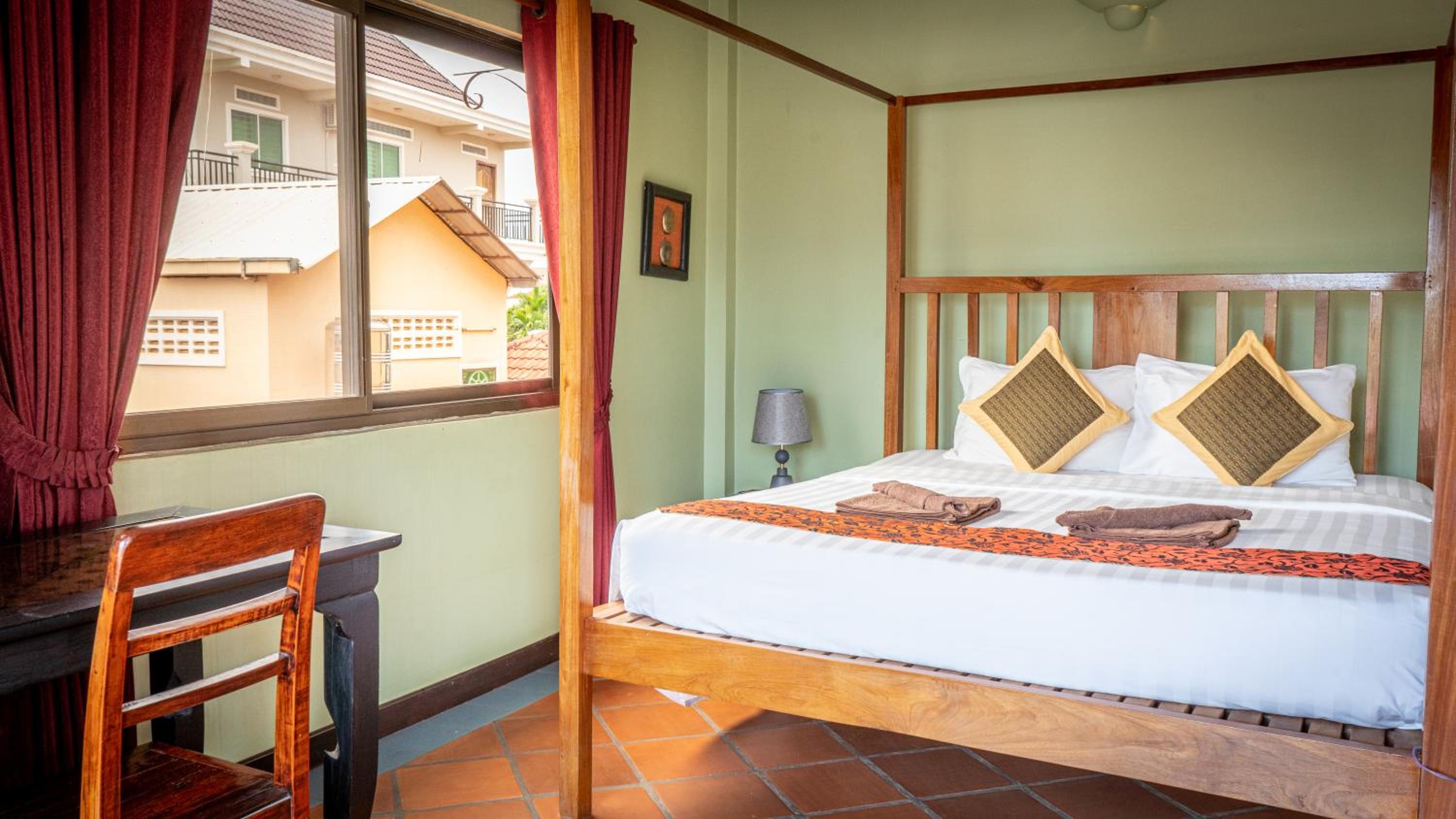 Double Room with Balcony - Photo 7