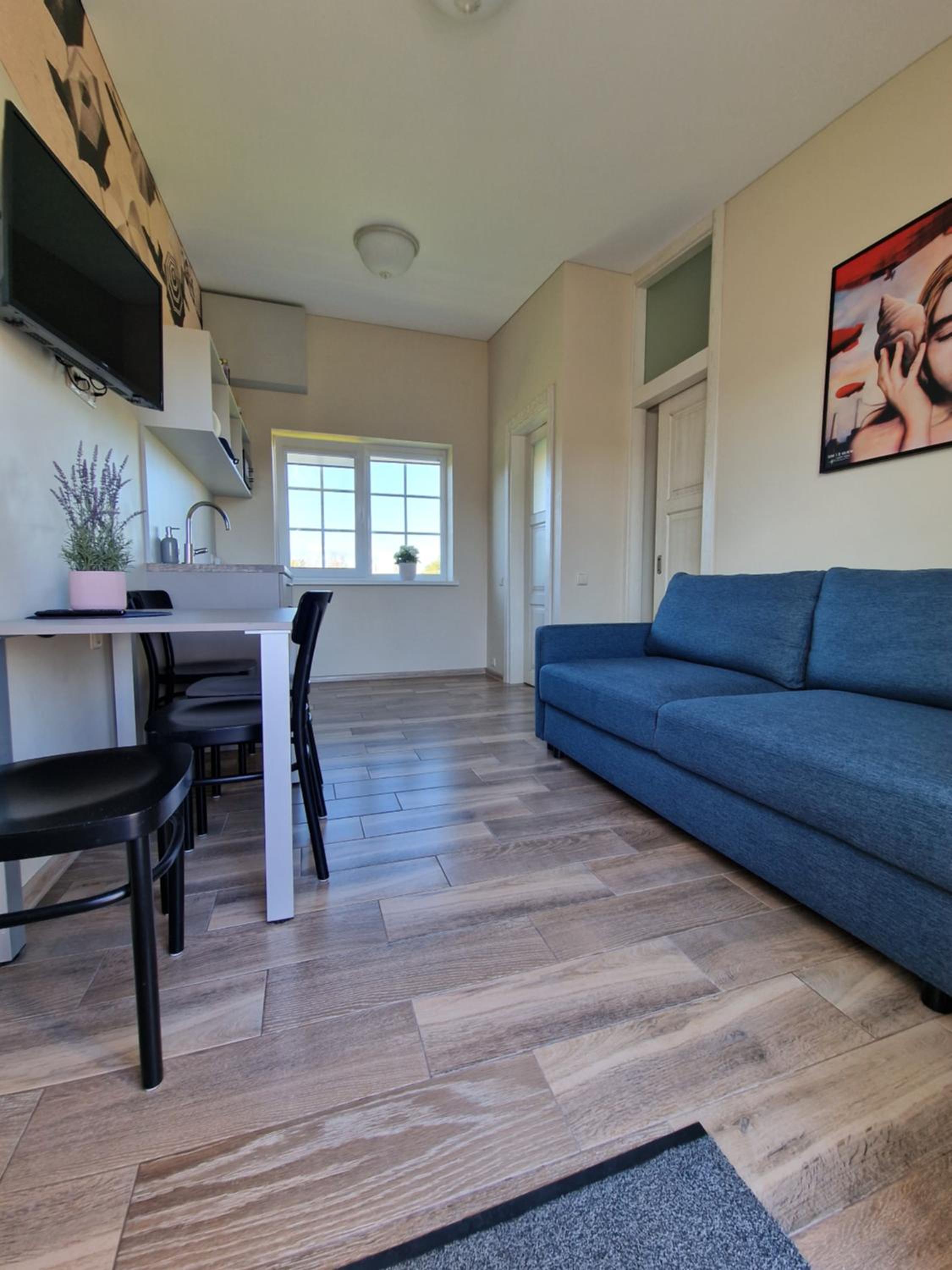 Apartment with Balcony - Photo 21