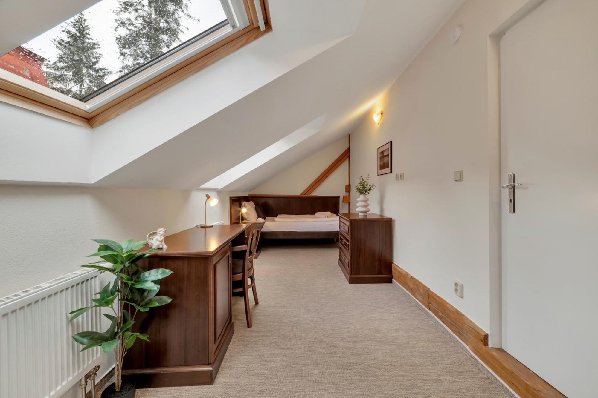 Attic Apartment - Photo 7