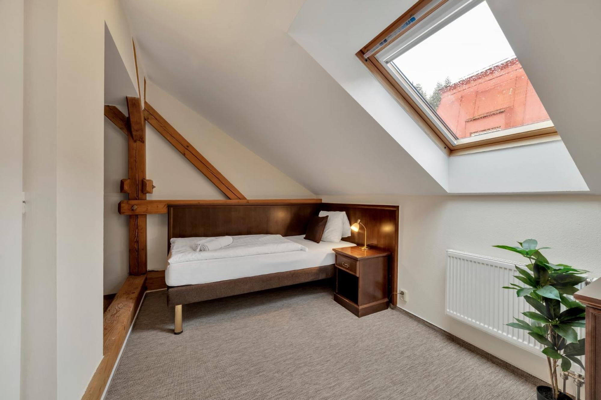 Attic Apartment - Photo 6