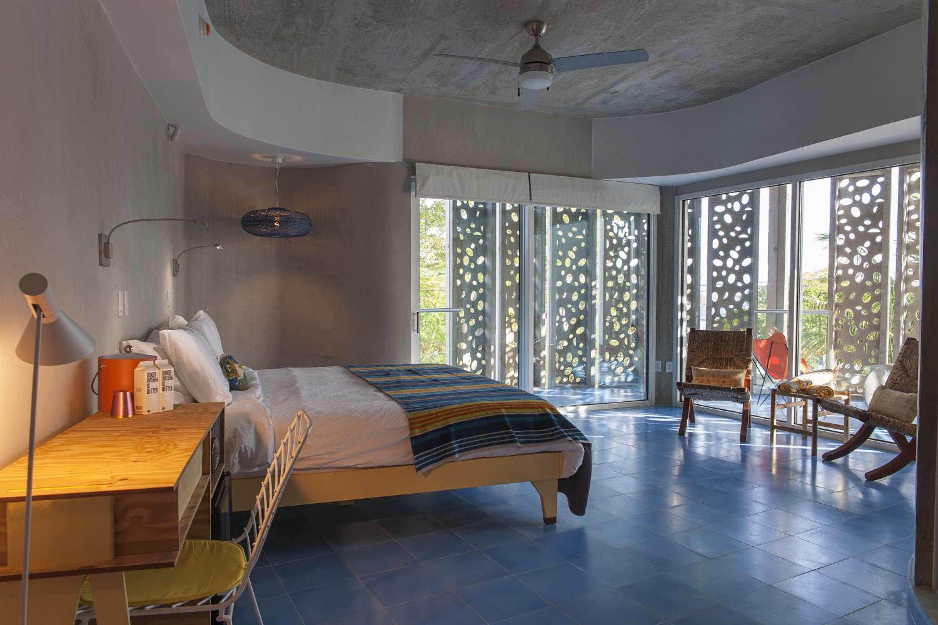Deluxe King Room photo 2